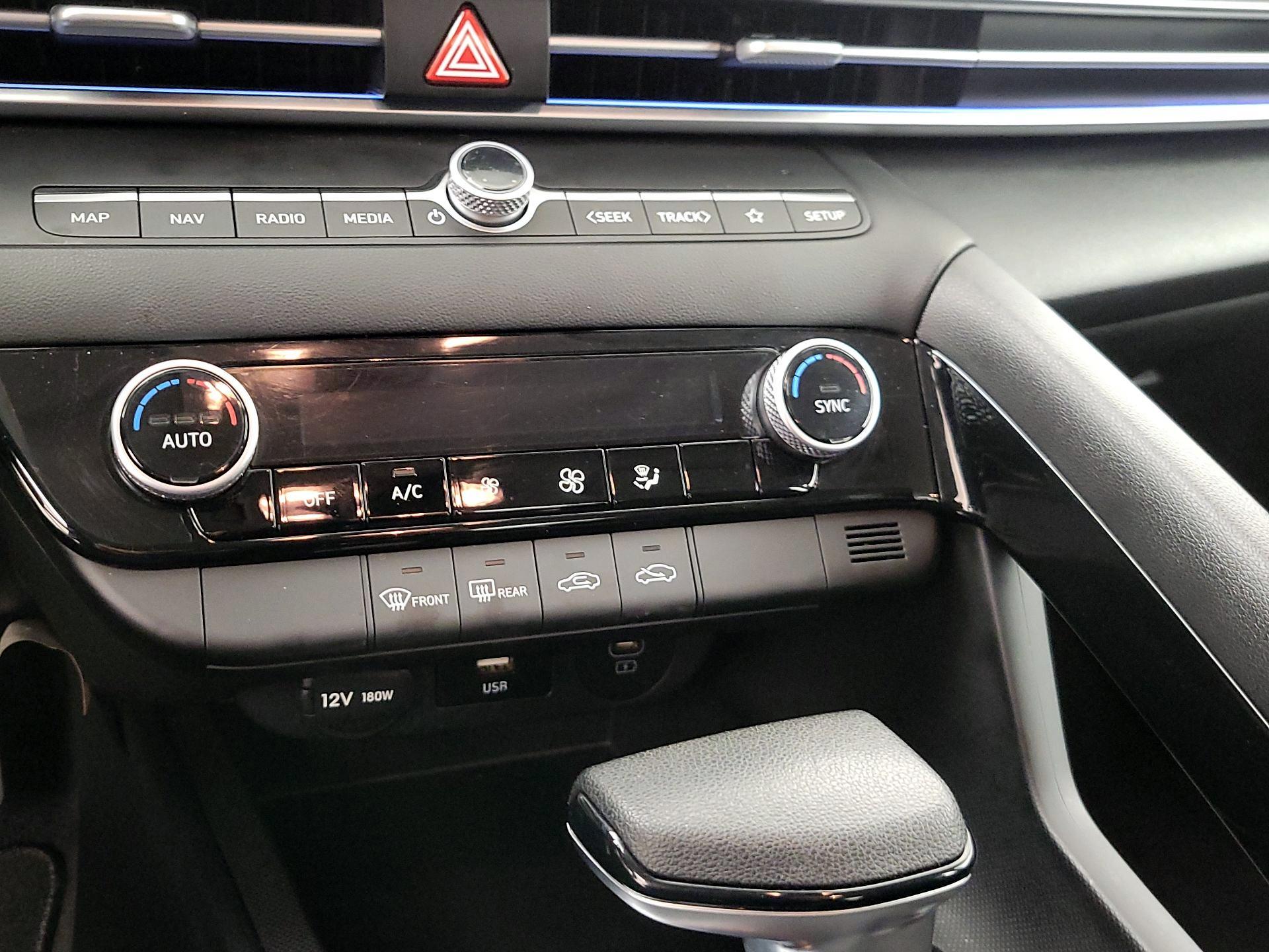 Thumbnail: 2024 Hyundai Elantra - 17