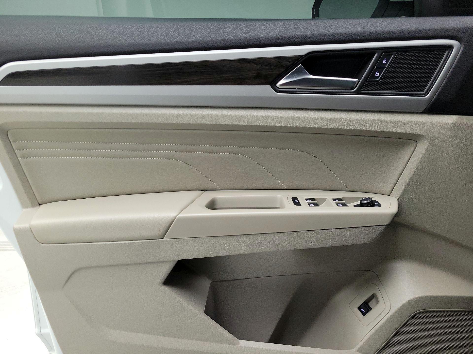 Thumbnail: 2023 Volkswagen Atlas - 10