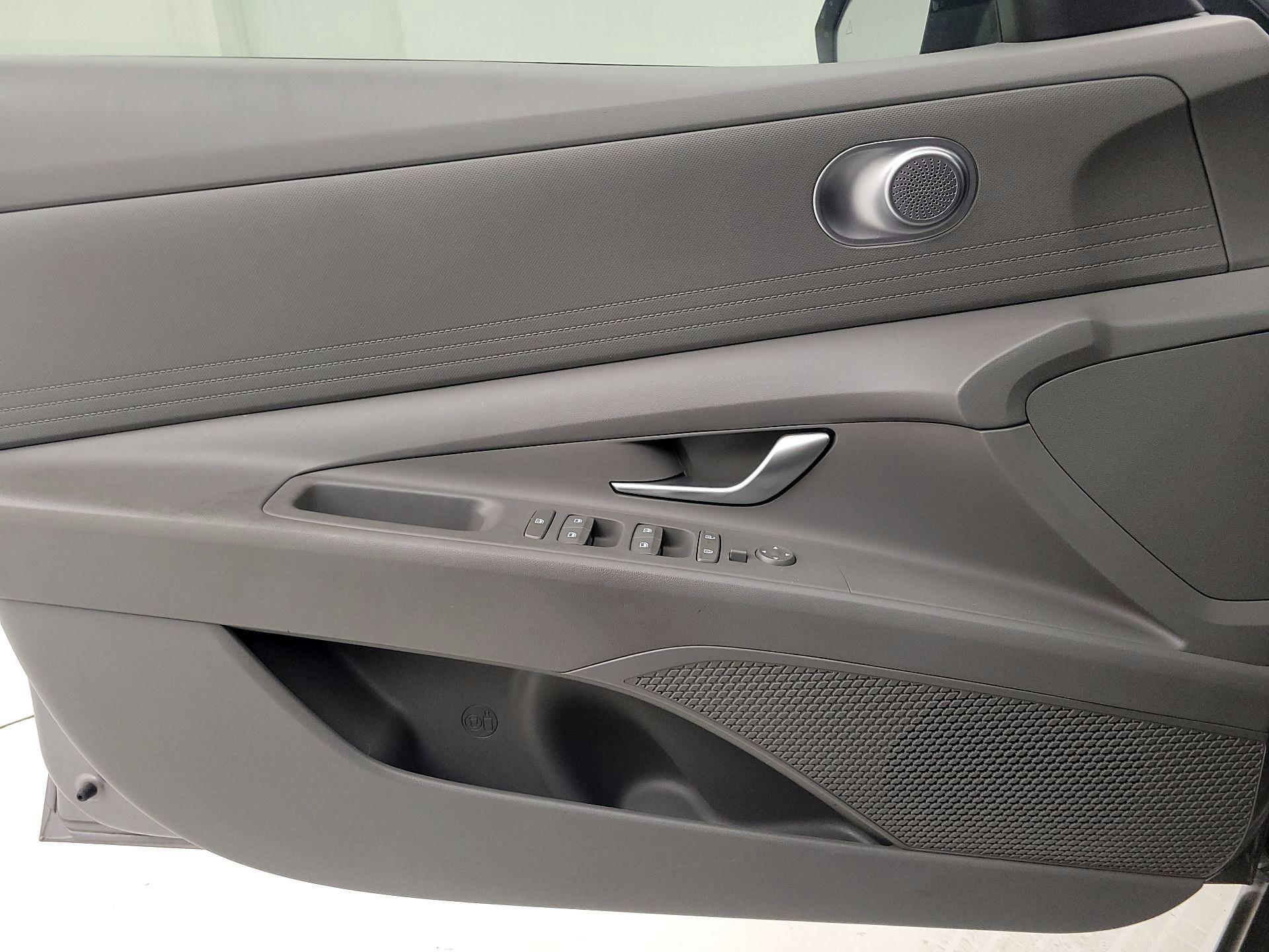 Thumbnail: 2024 Hyundai Elantra - 10