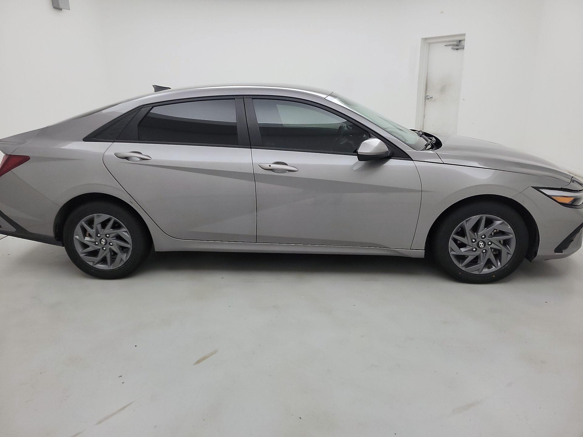 Thumbnail: 2024 Hyundai Elantra - 4