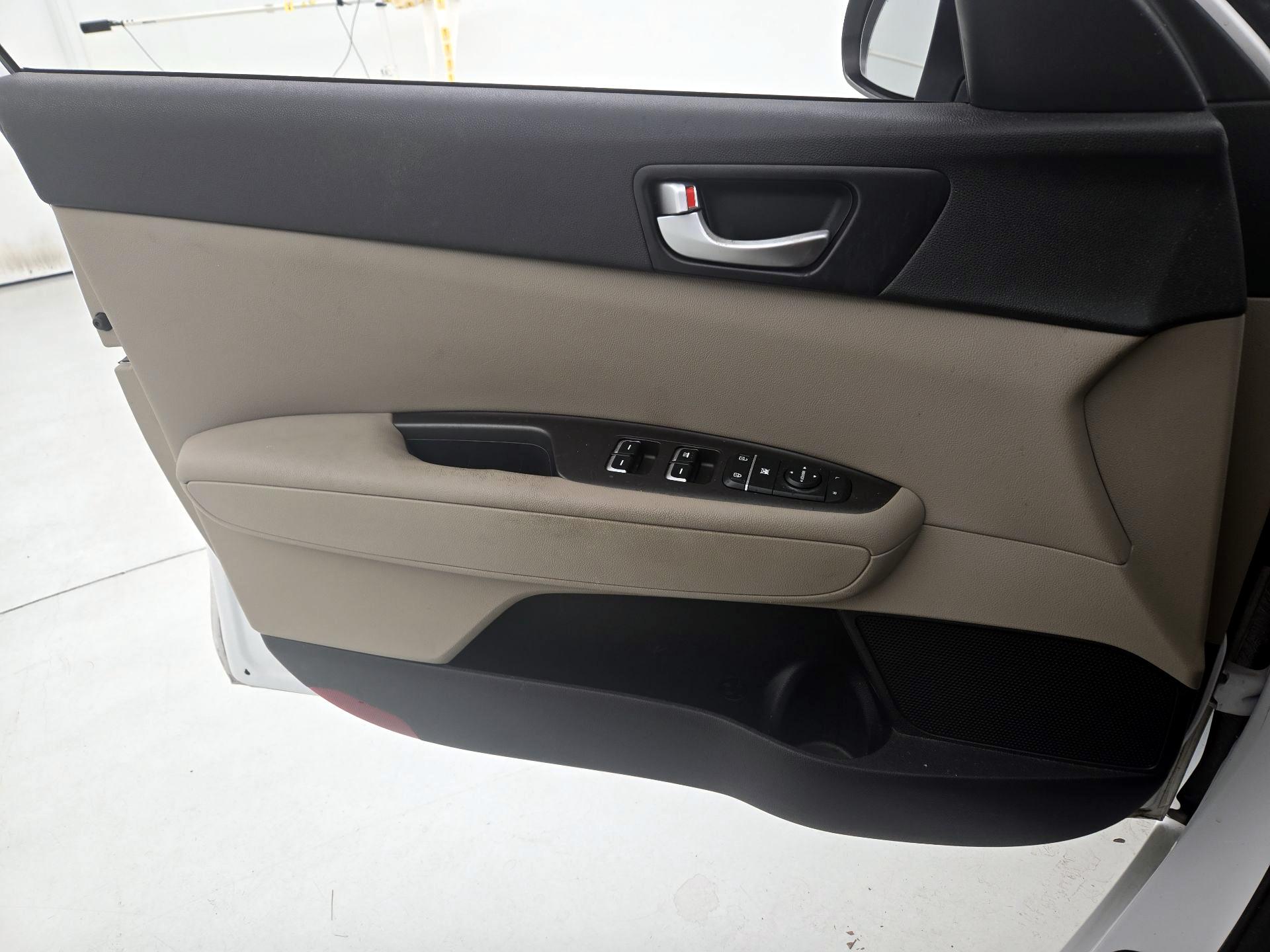 Thumbnail: 2018 Kia Optima - 12