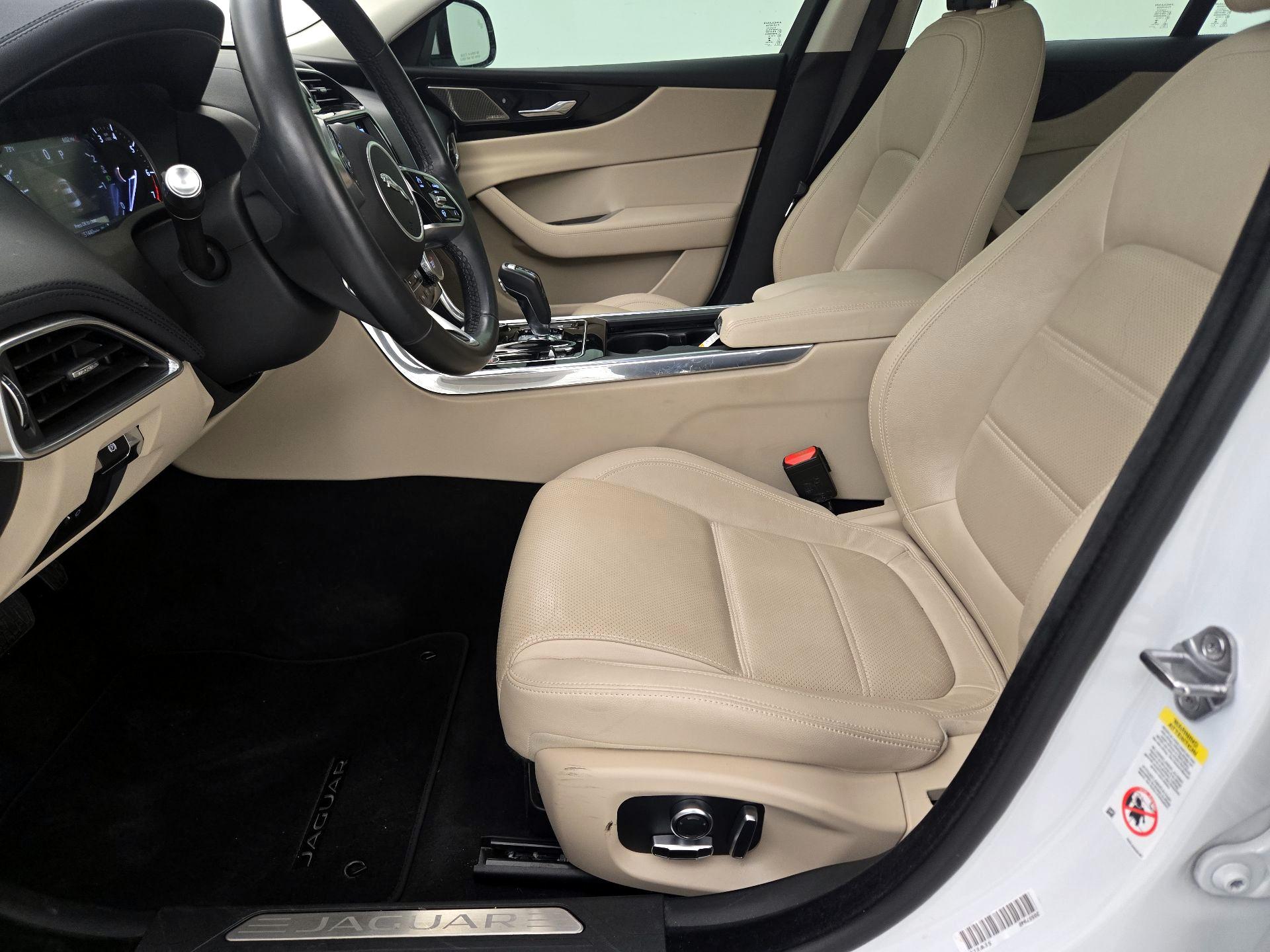 Thumbnail: 2020 Jaguar XE - 11