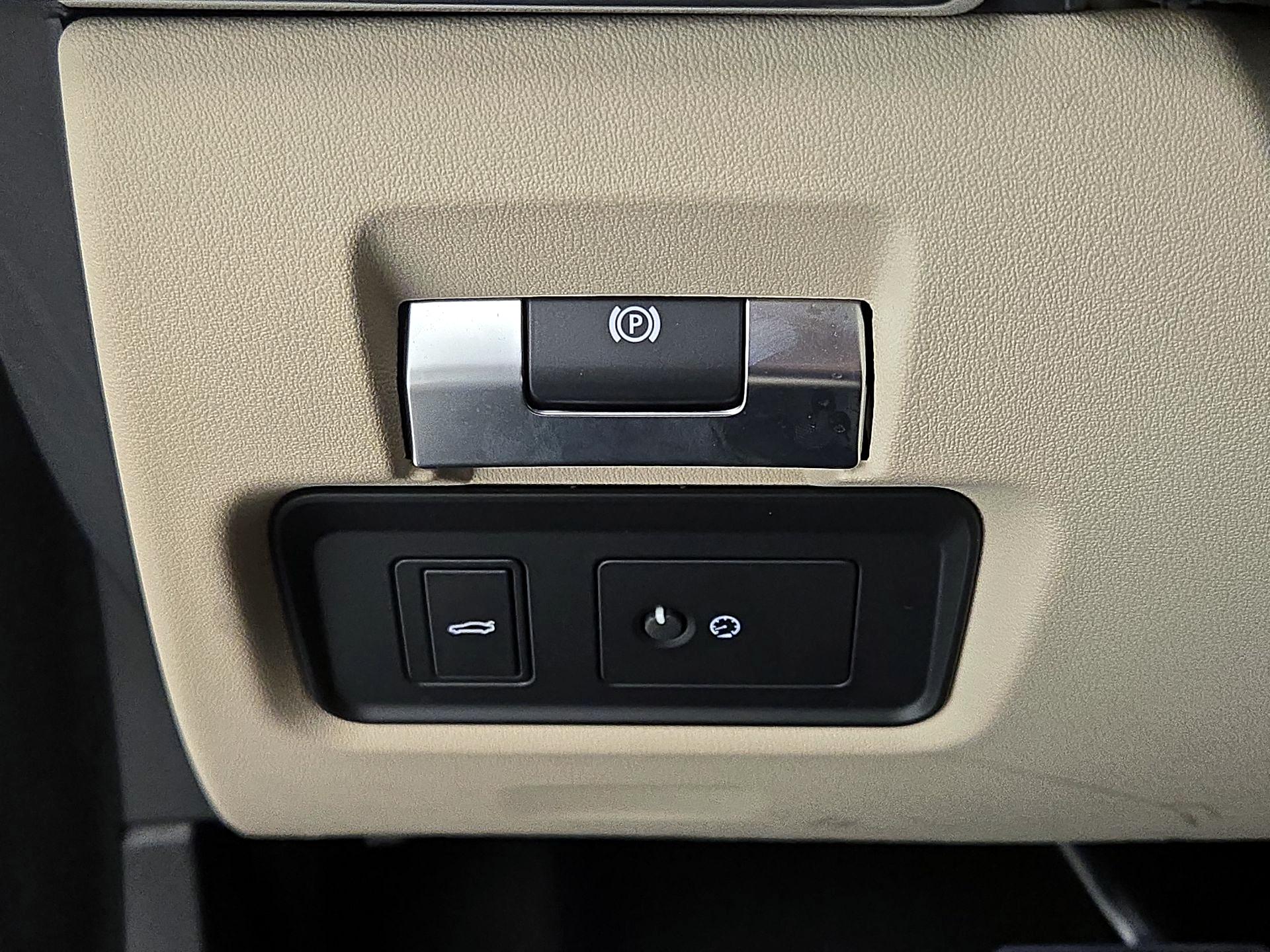 Thumbnail: 2020 Jaguar XE - 13