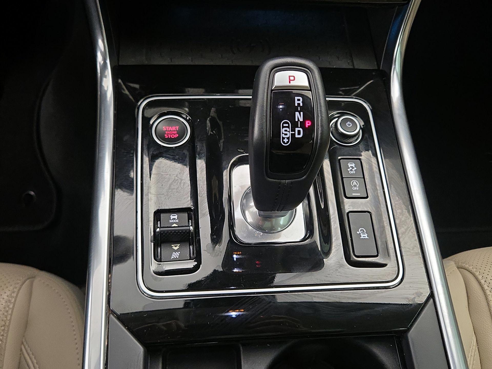 Thumbnail: 2020 Jaguar XE - 18