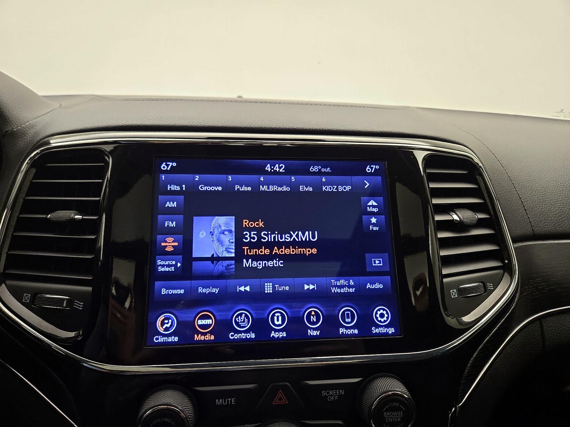 Thumbnail: 2021 Jeep Grand Cherokee - 16