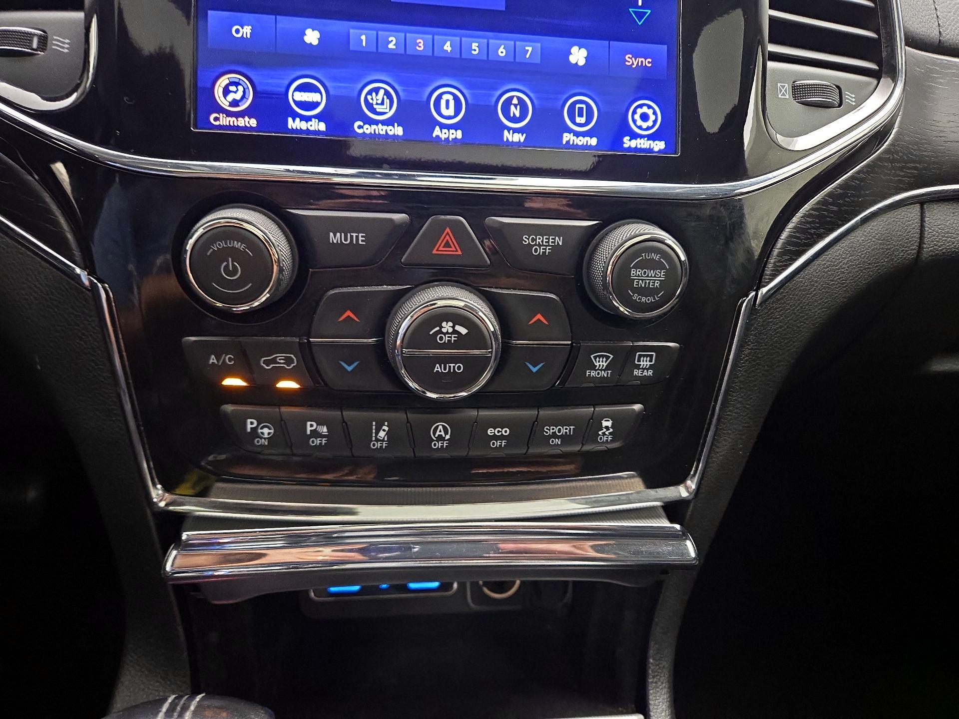 Thumbnail: 2021 Jeep Grand Cherokee - 17