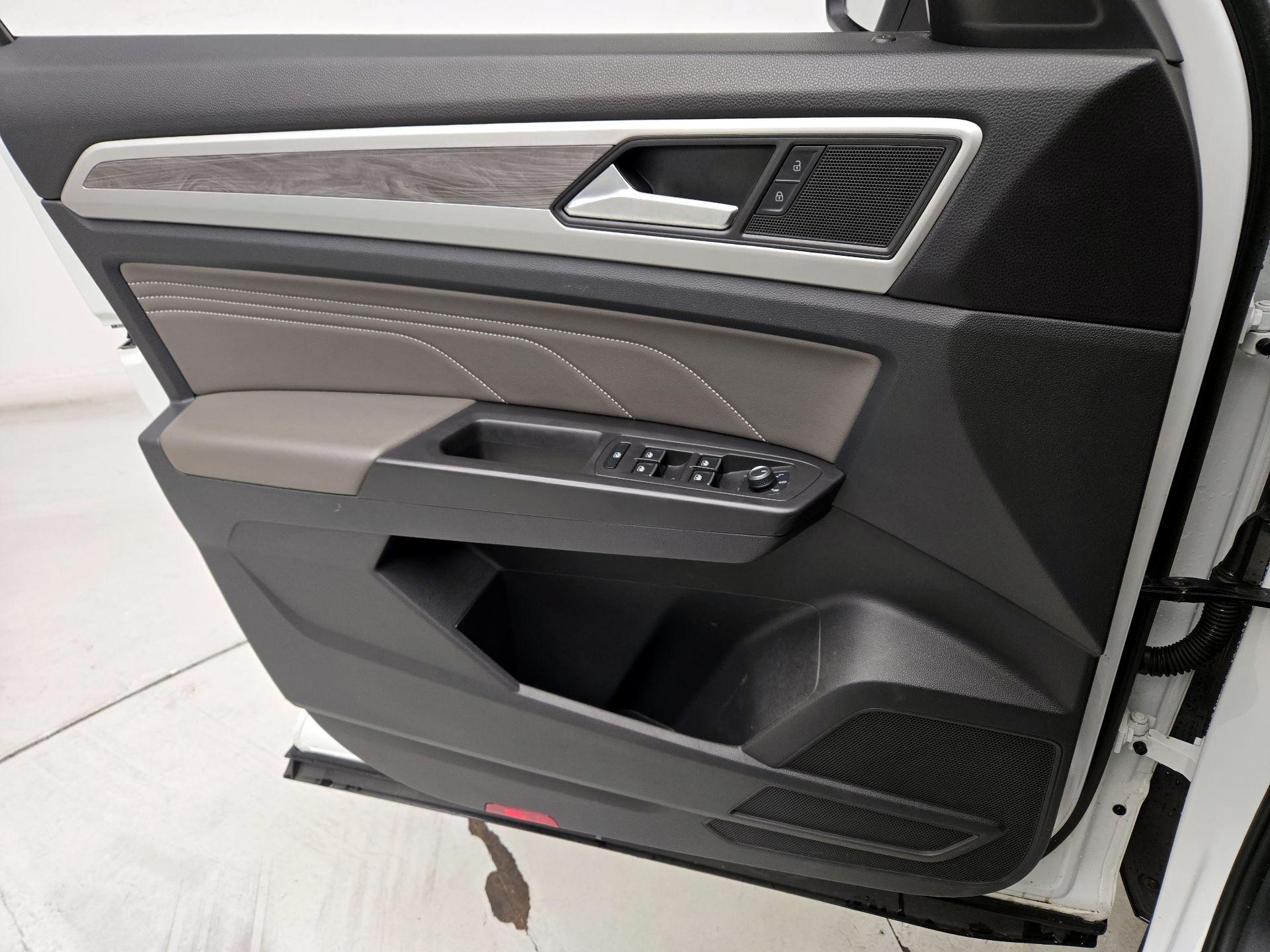 Thumbnail: 2022 Volkswagen Atlas - 12