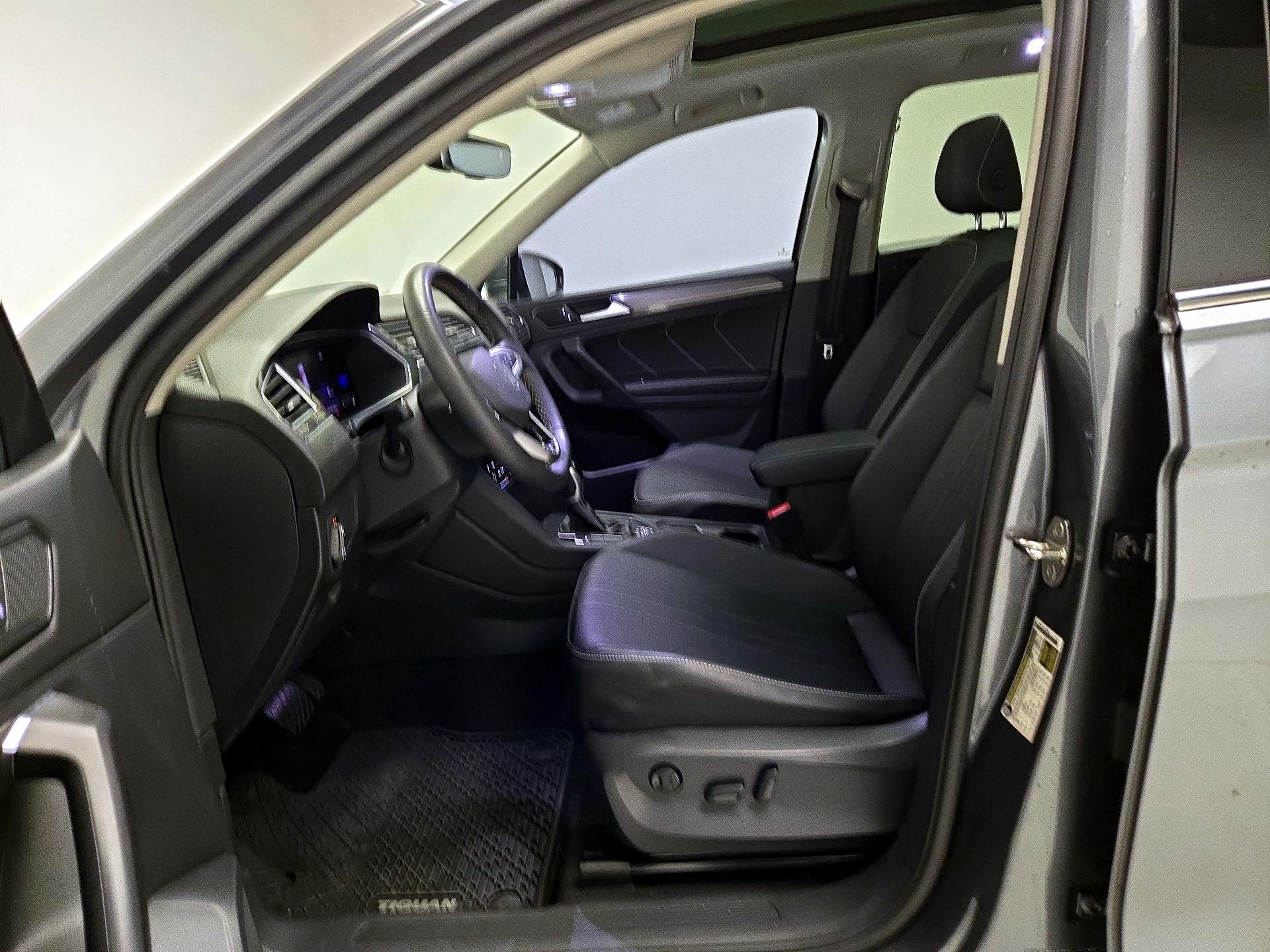 Thumbnail: 2023 Volkswagen Tiguan - 11