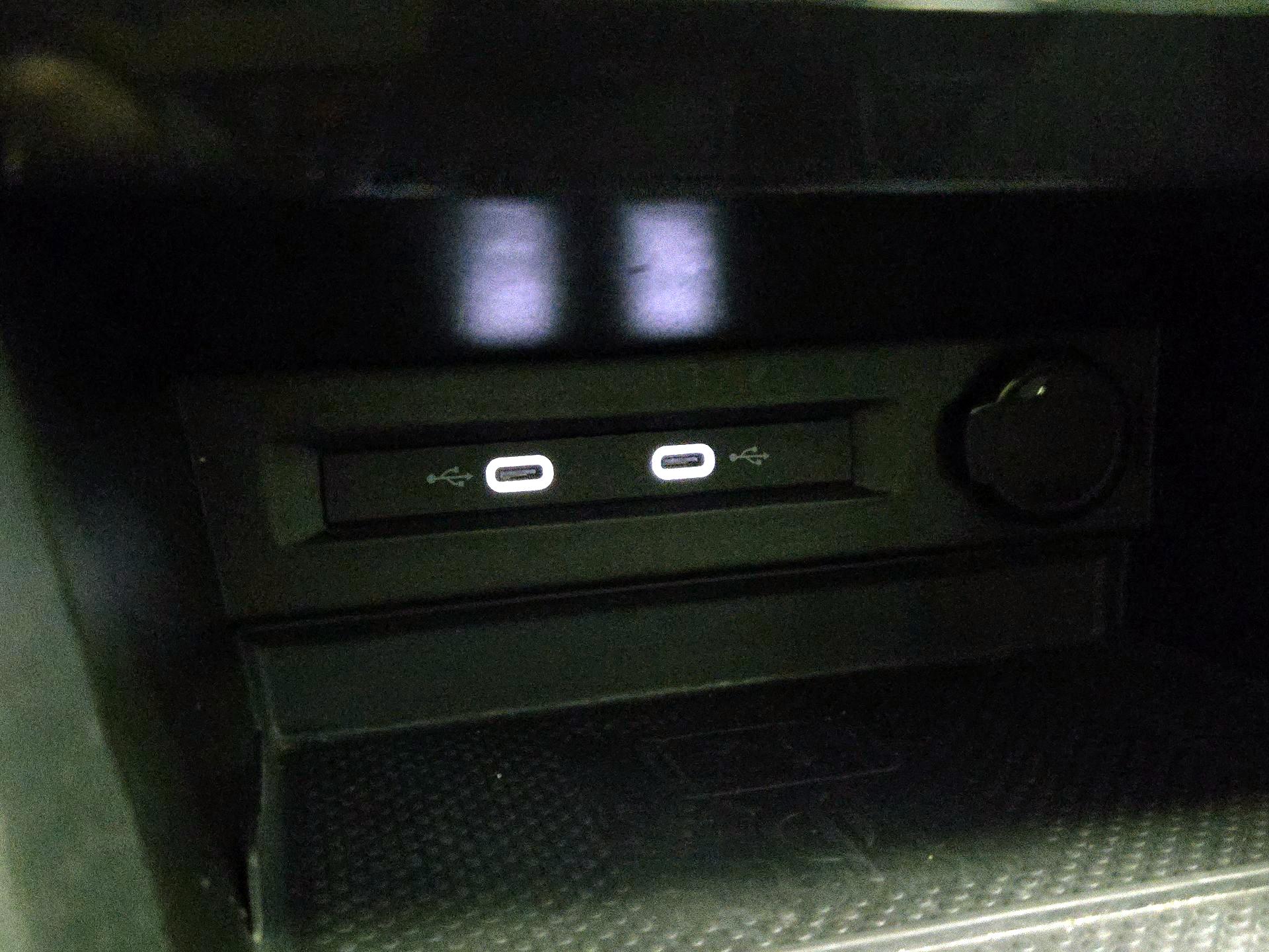 Thumbnail: 2023 Volkswagen Tiguan - 18