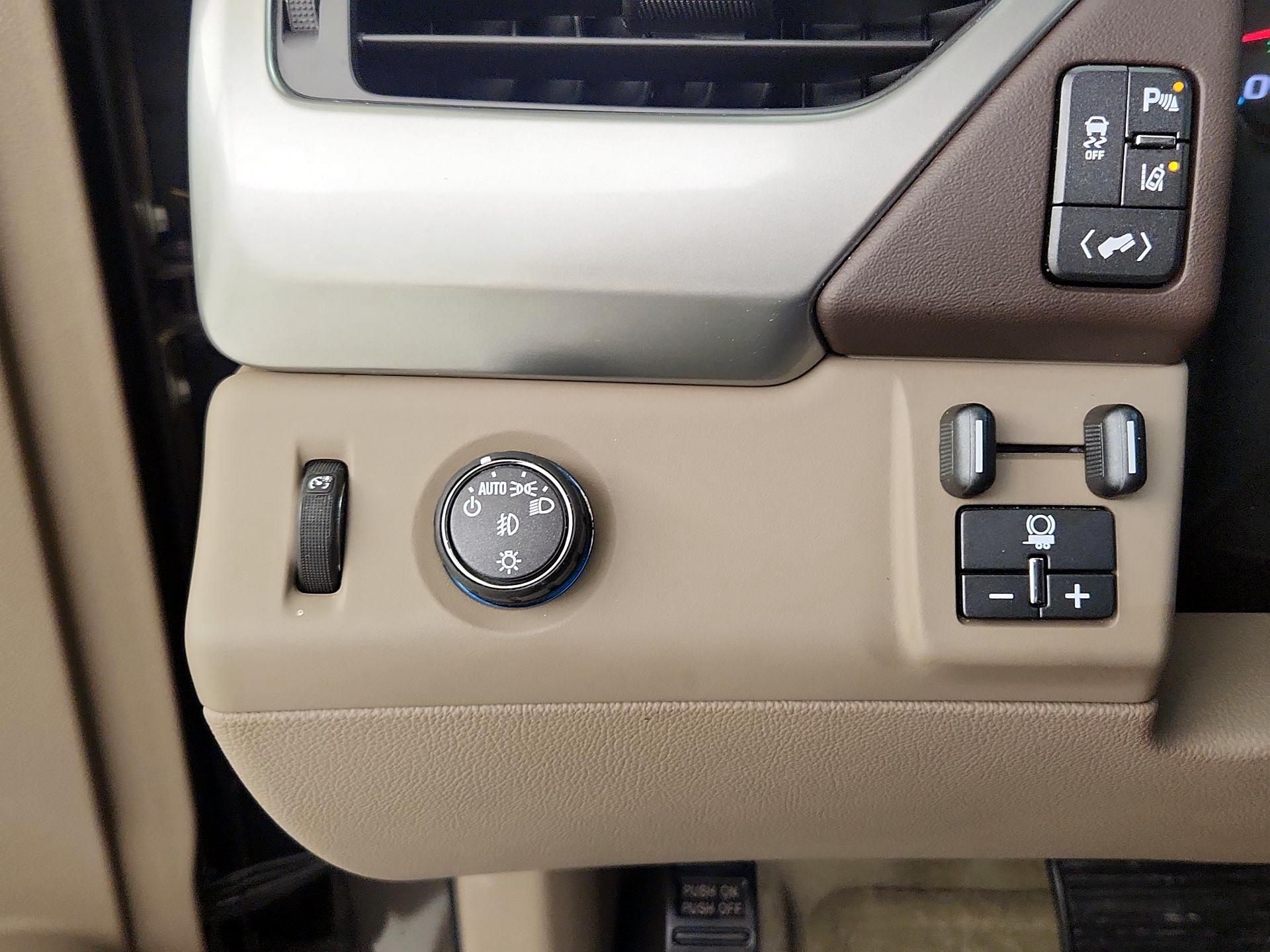 Thumbnail: 2015 Chevrolet Tahoe - 13