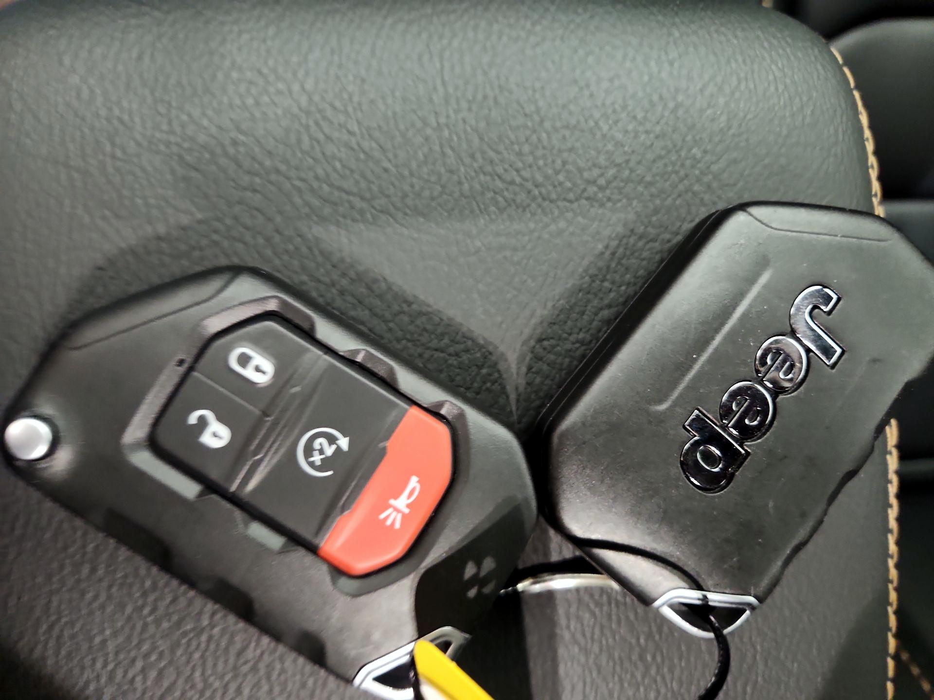 Thumbnail: 2025 Jeep Gladiator - 18