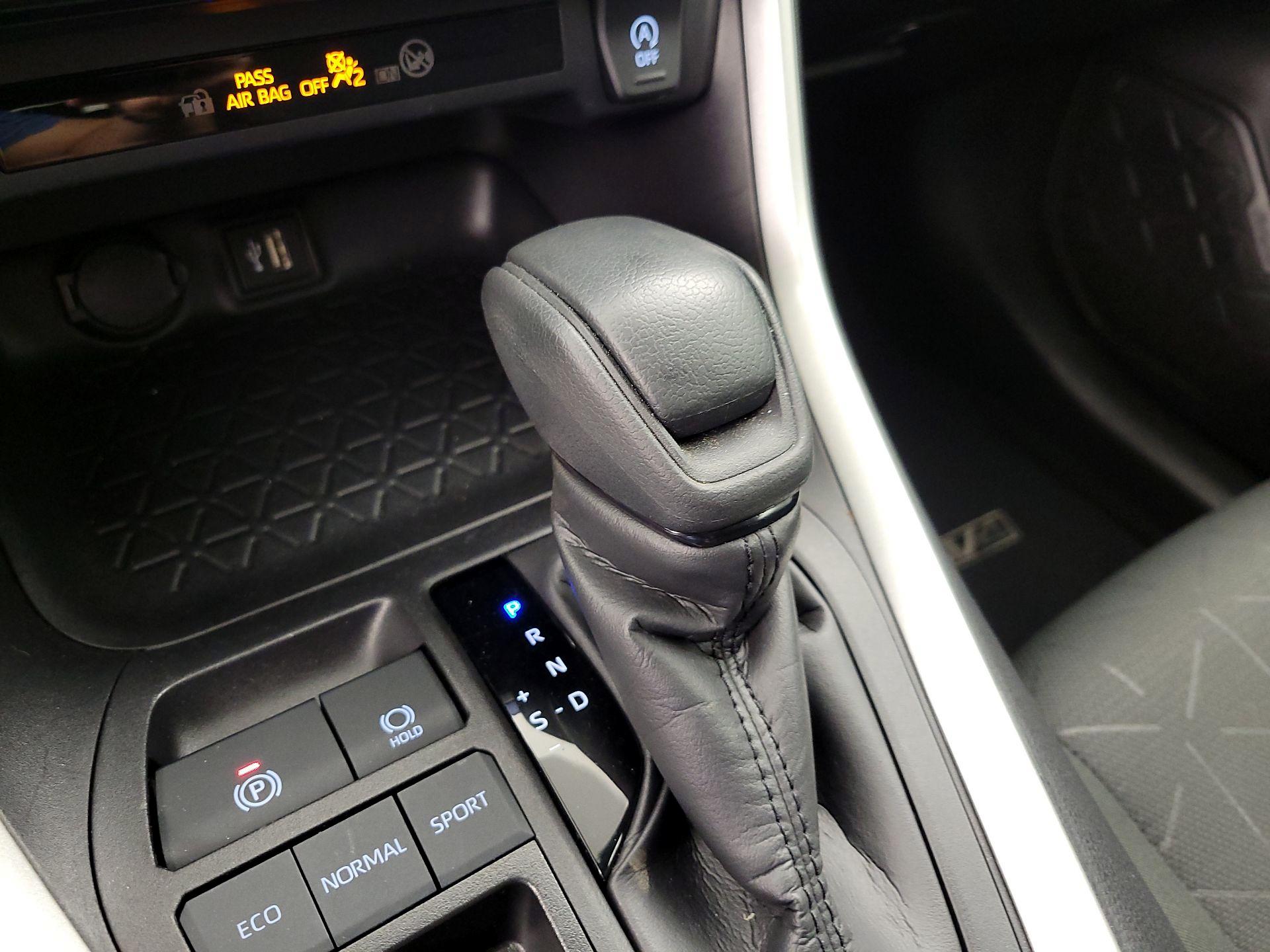 Thumbnail: 2024 Toyota RAV4 - 15