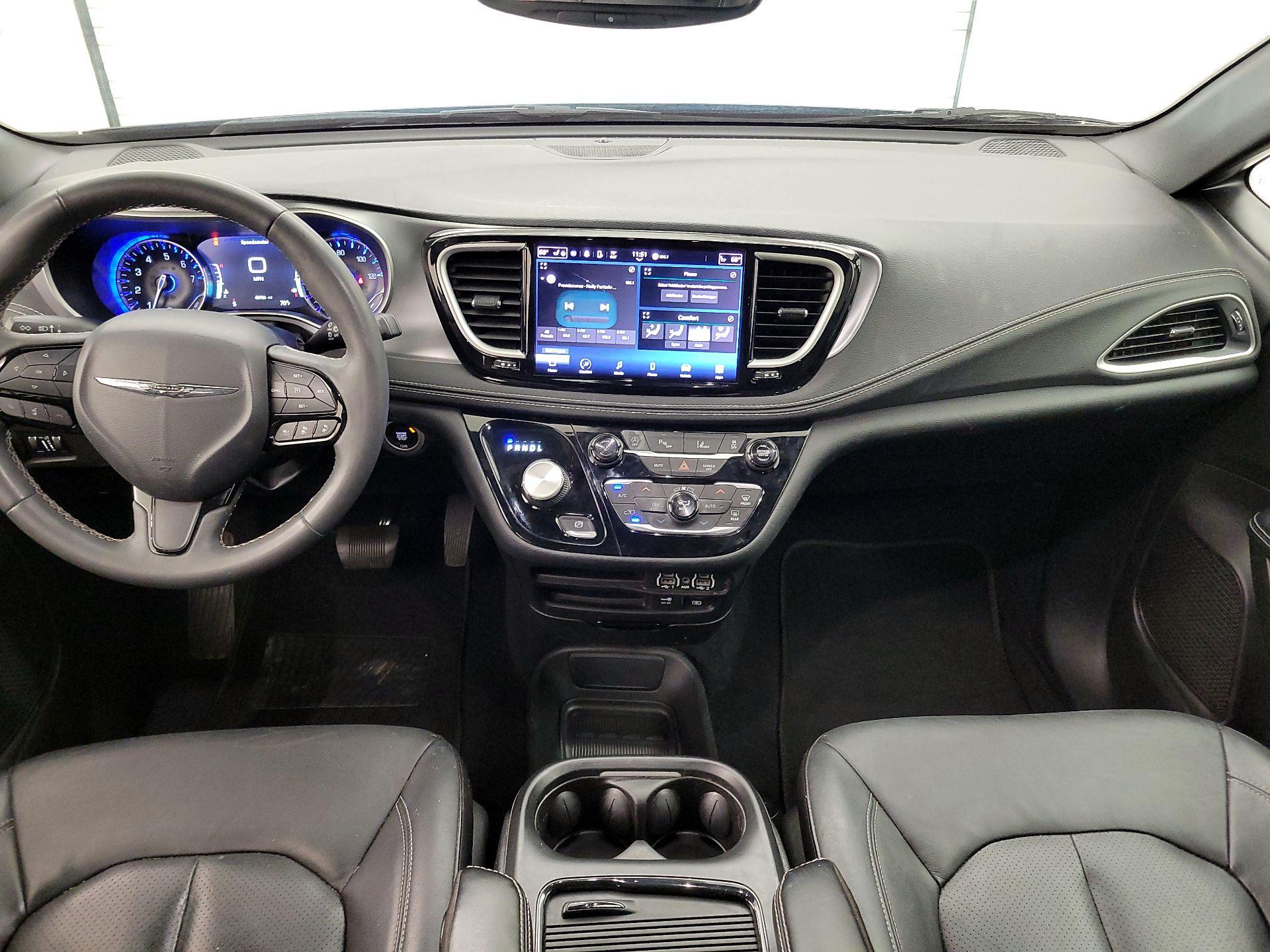 Thumbnail: 2022 Chrysler Pacifica - 9