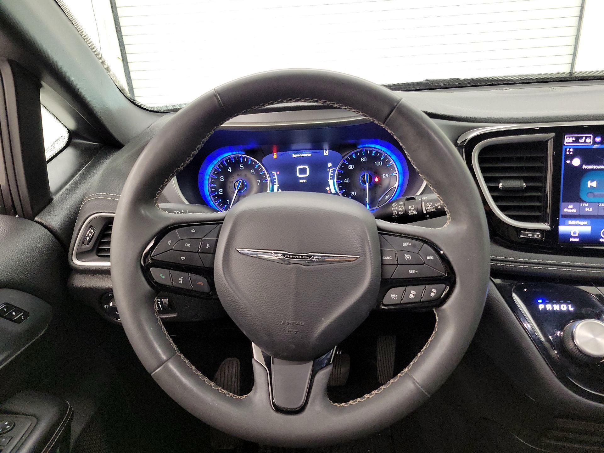 Thumbnail: 2022 Chrysler Pacifica - 10