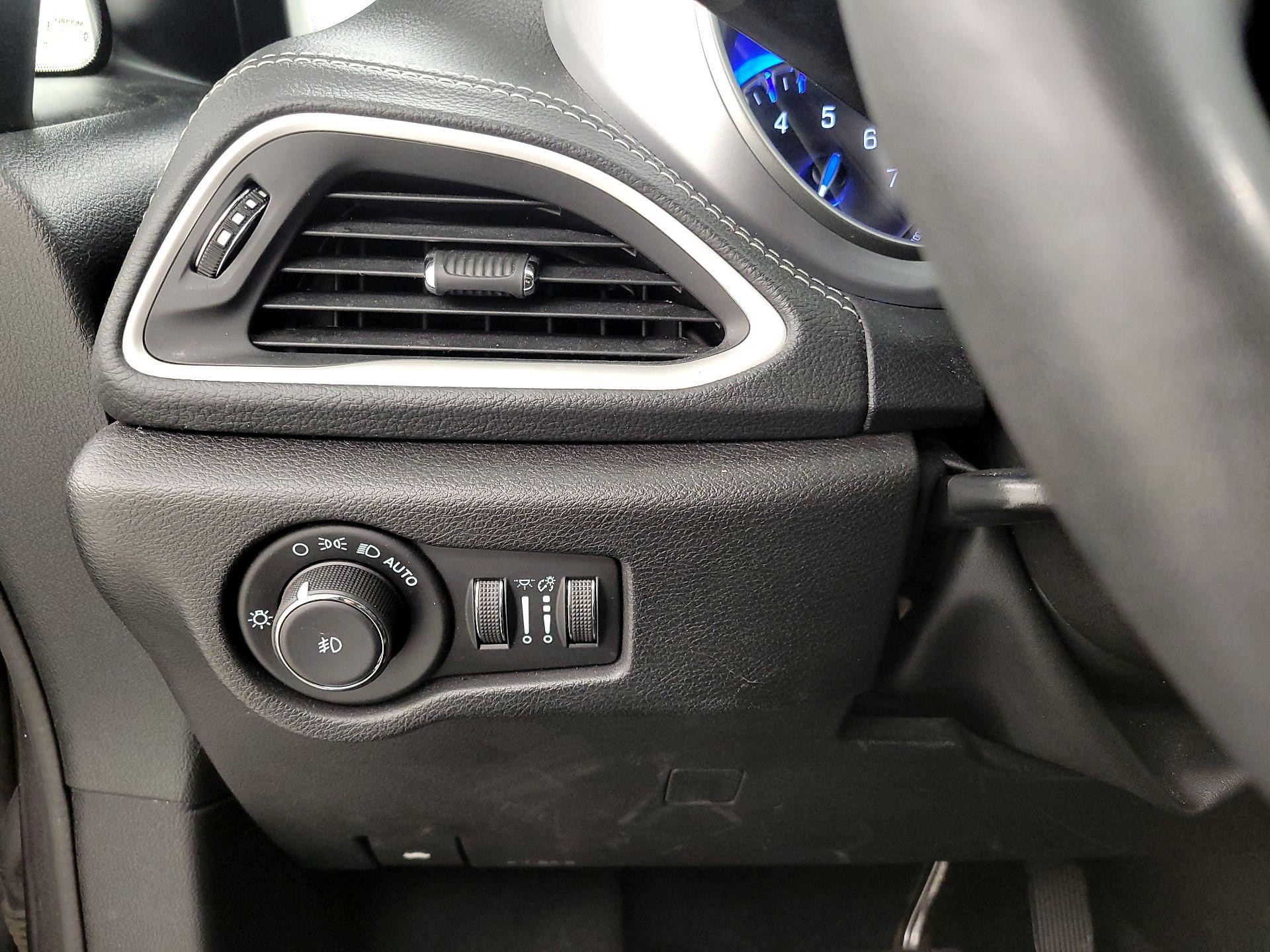 Thumbnail: 2022 Chrysler Pacifica - 13