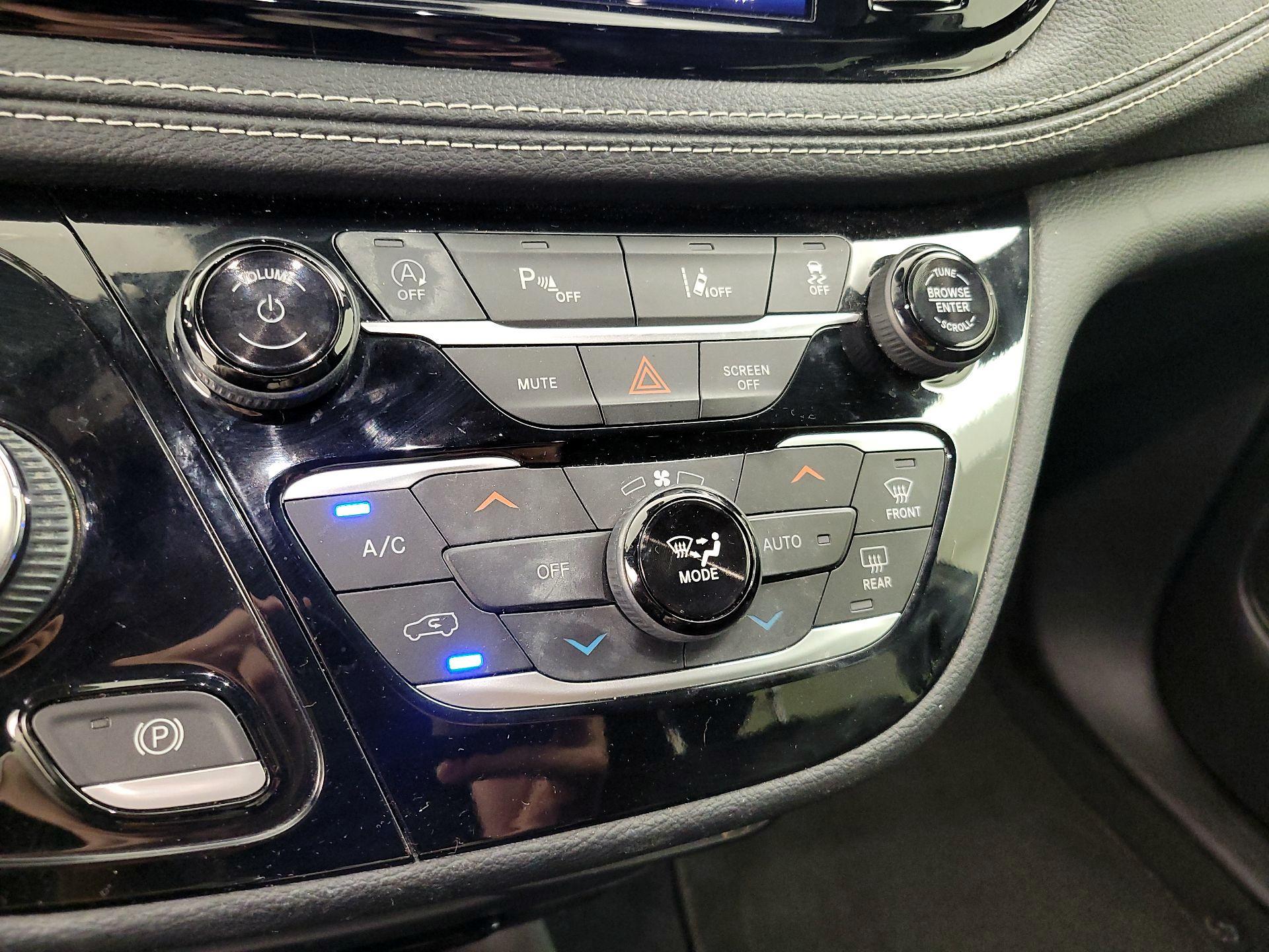 Thumbnail: 2022 Chrysler Pacifica - 16