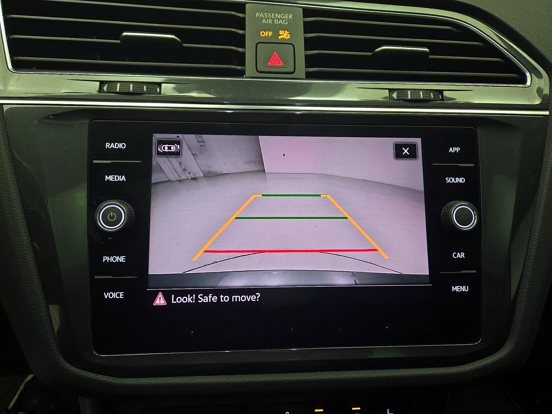 Thumbnail: 2022 Volkswagen Tiguan - 14