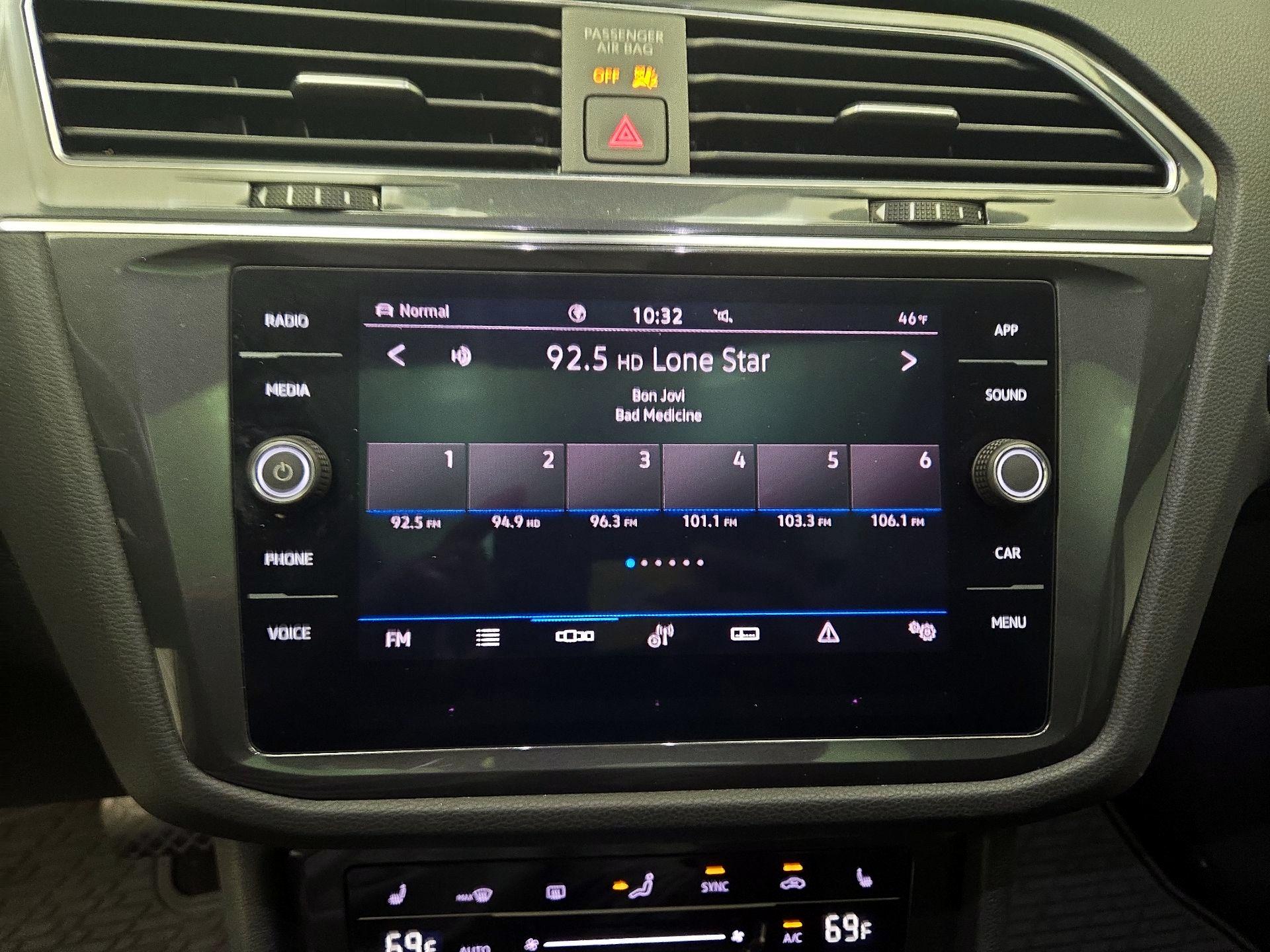 Thumbnail: 2022 Volkswagen Tiguan - 15