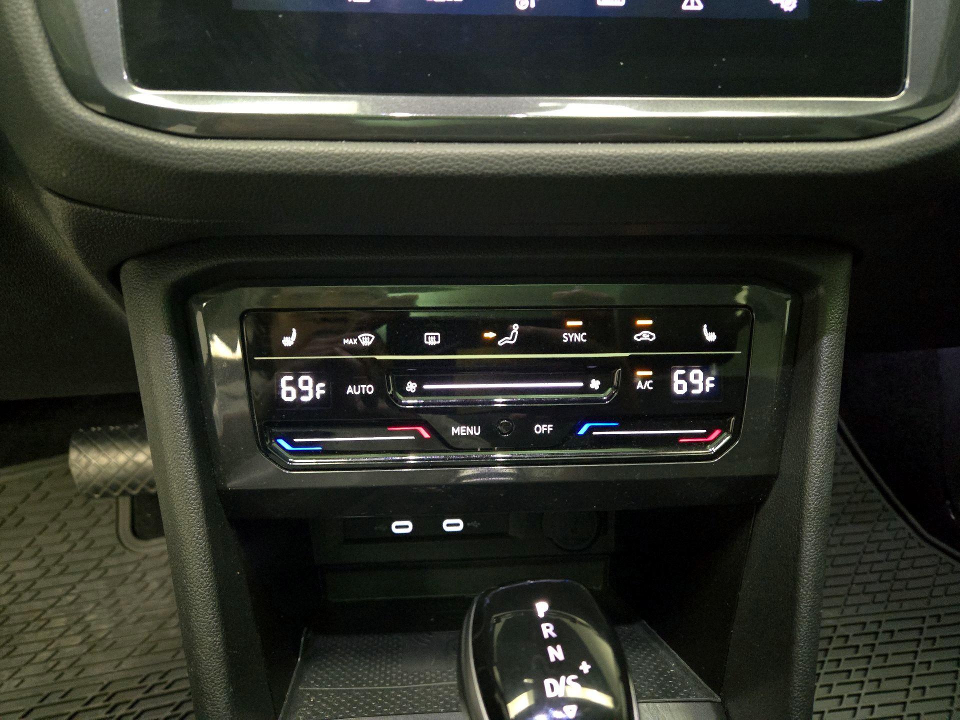 Thumbnail: 2022 Volkswagen Tiguan - 16