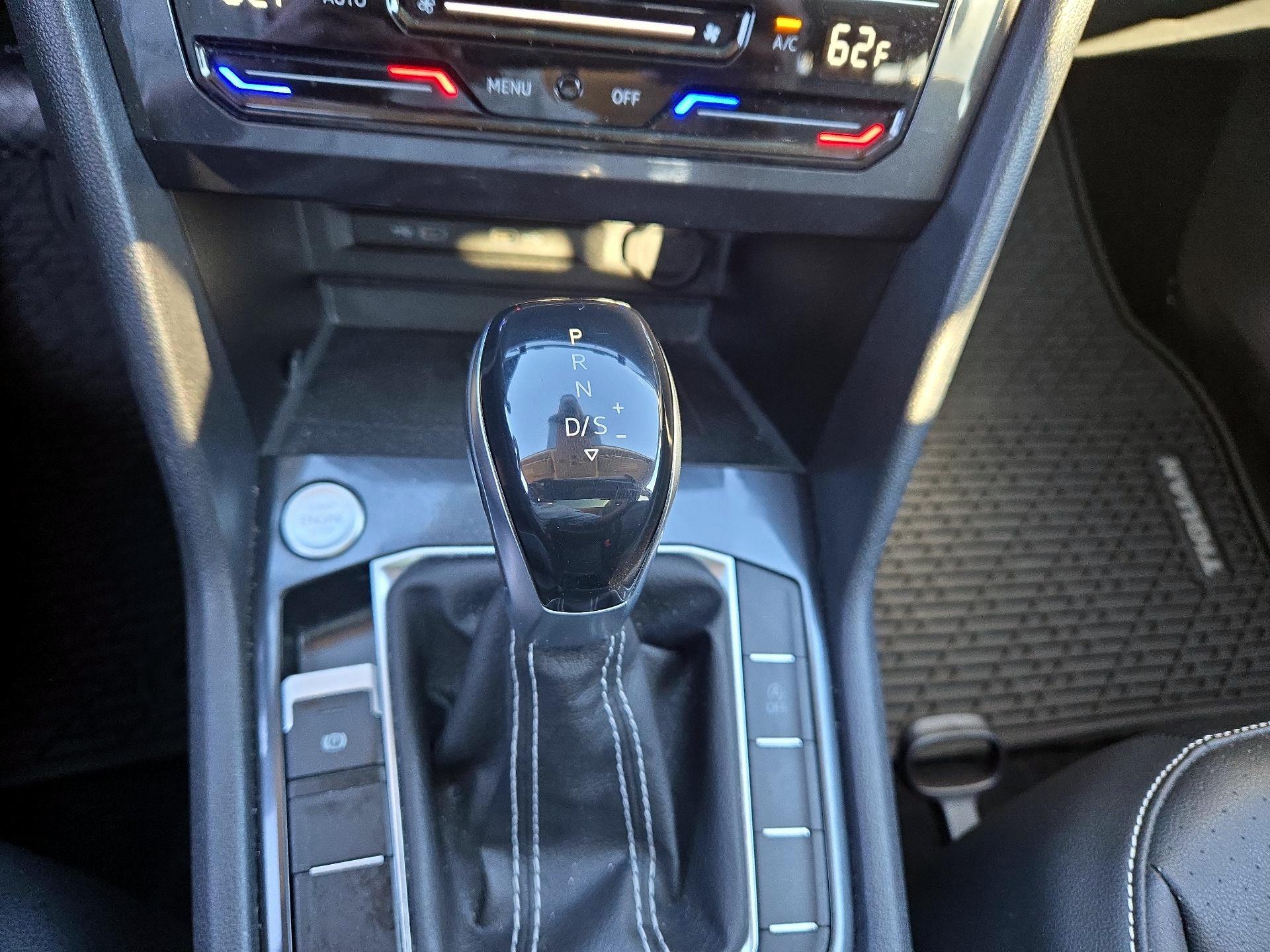 Thumbnail: 2022 Volkswagen Tiguan - 17