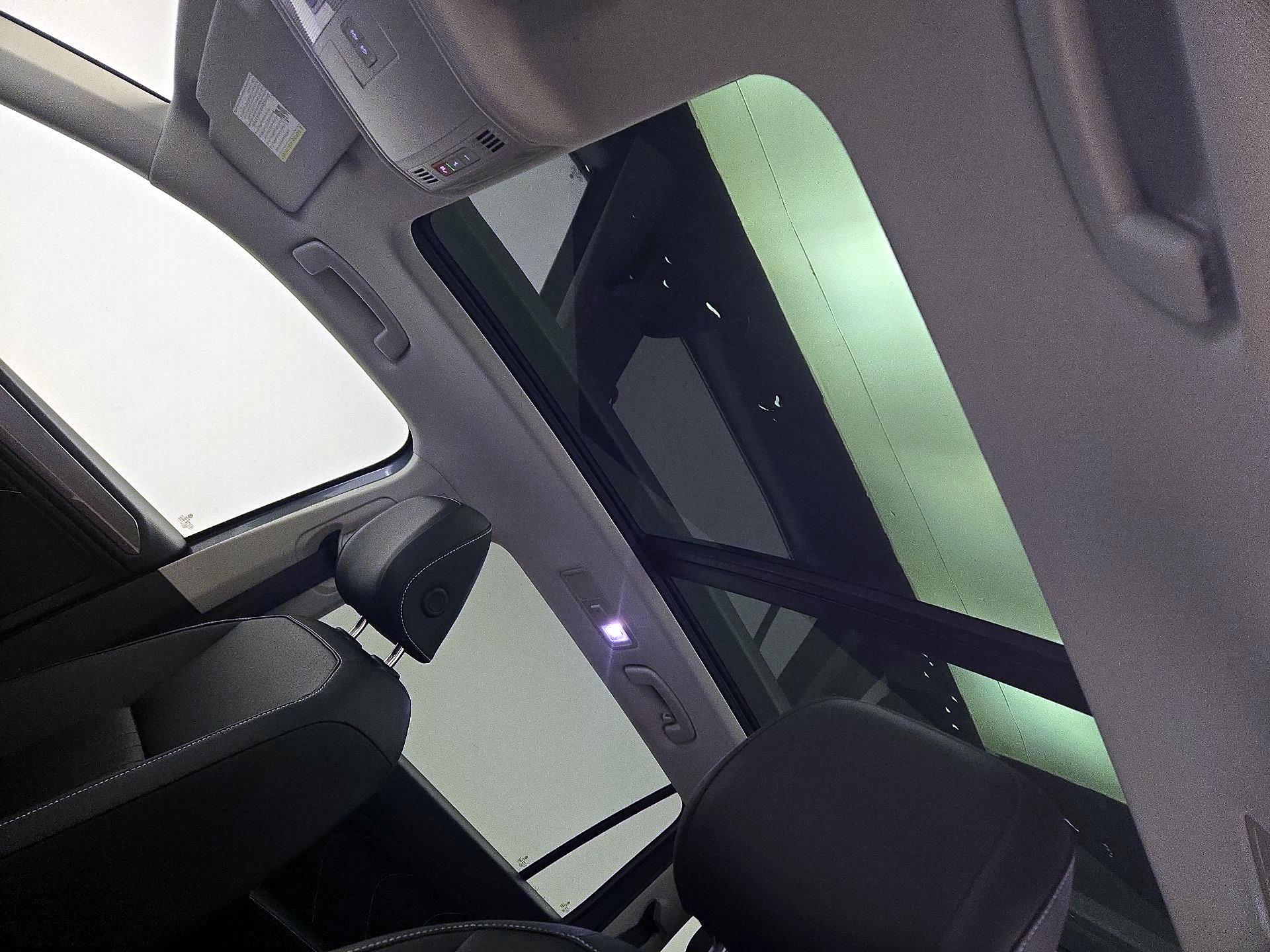 Thumbnail: 2022 Volkswagen Tiguan - 19