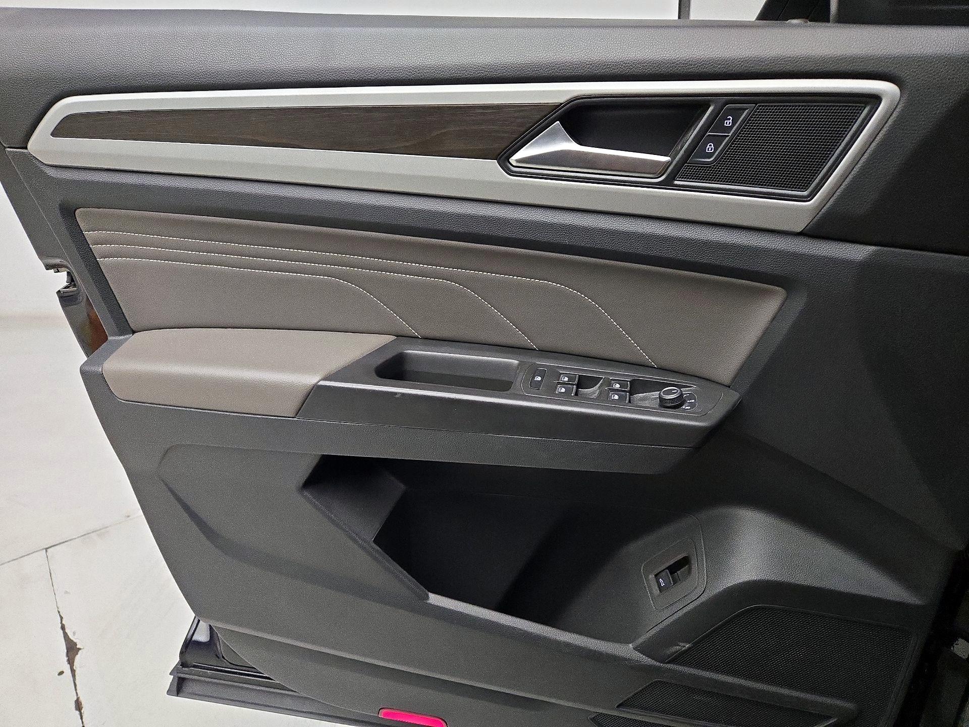 Thumbnail: 2022 Volkswagen Atlas - 12