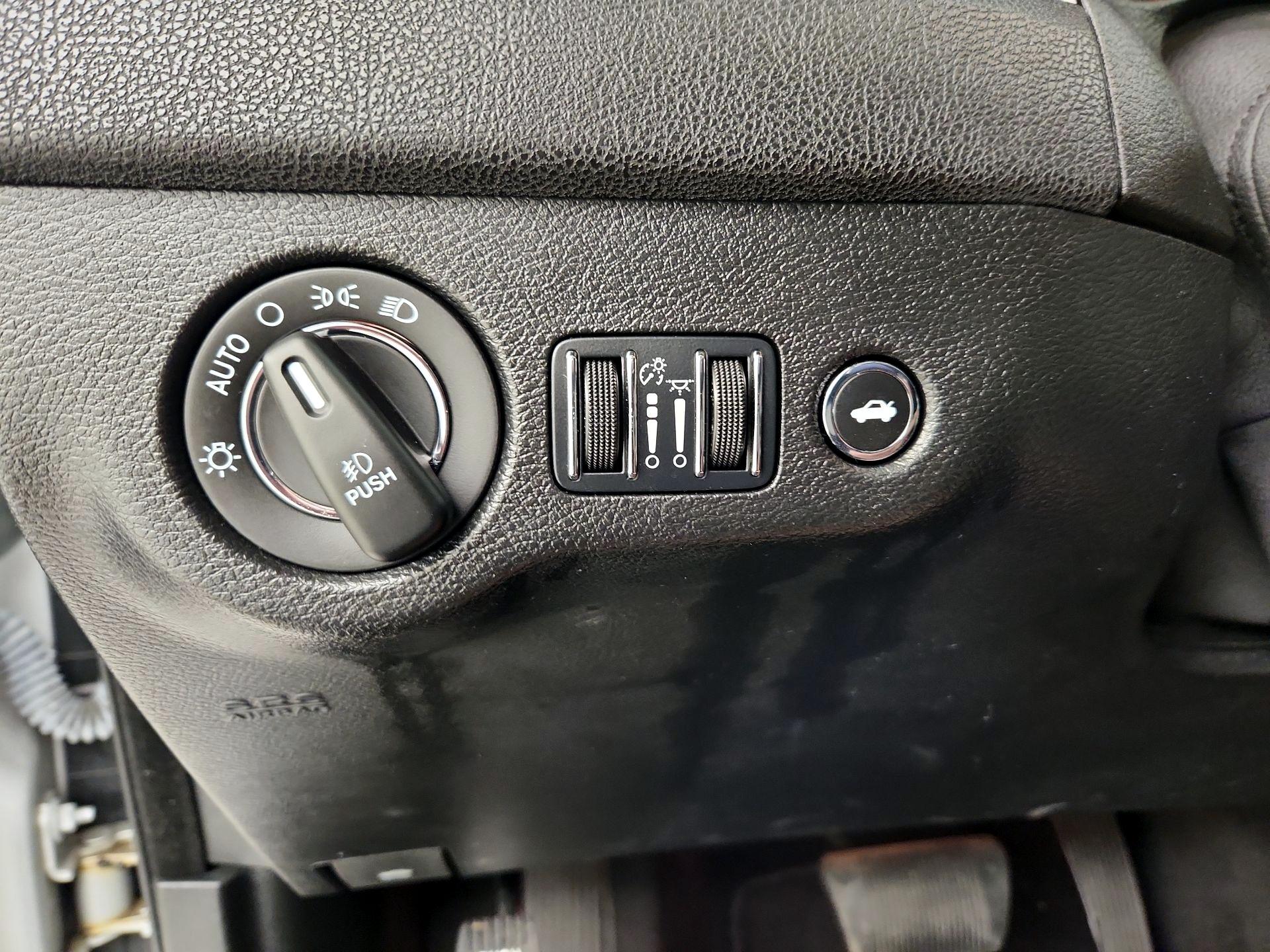 Thumbnail: 2023 Chrysler 300 - 13