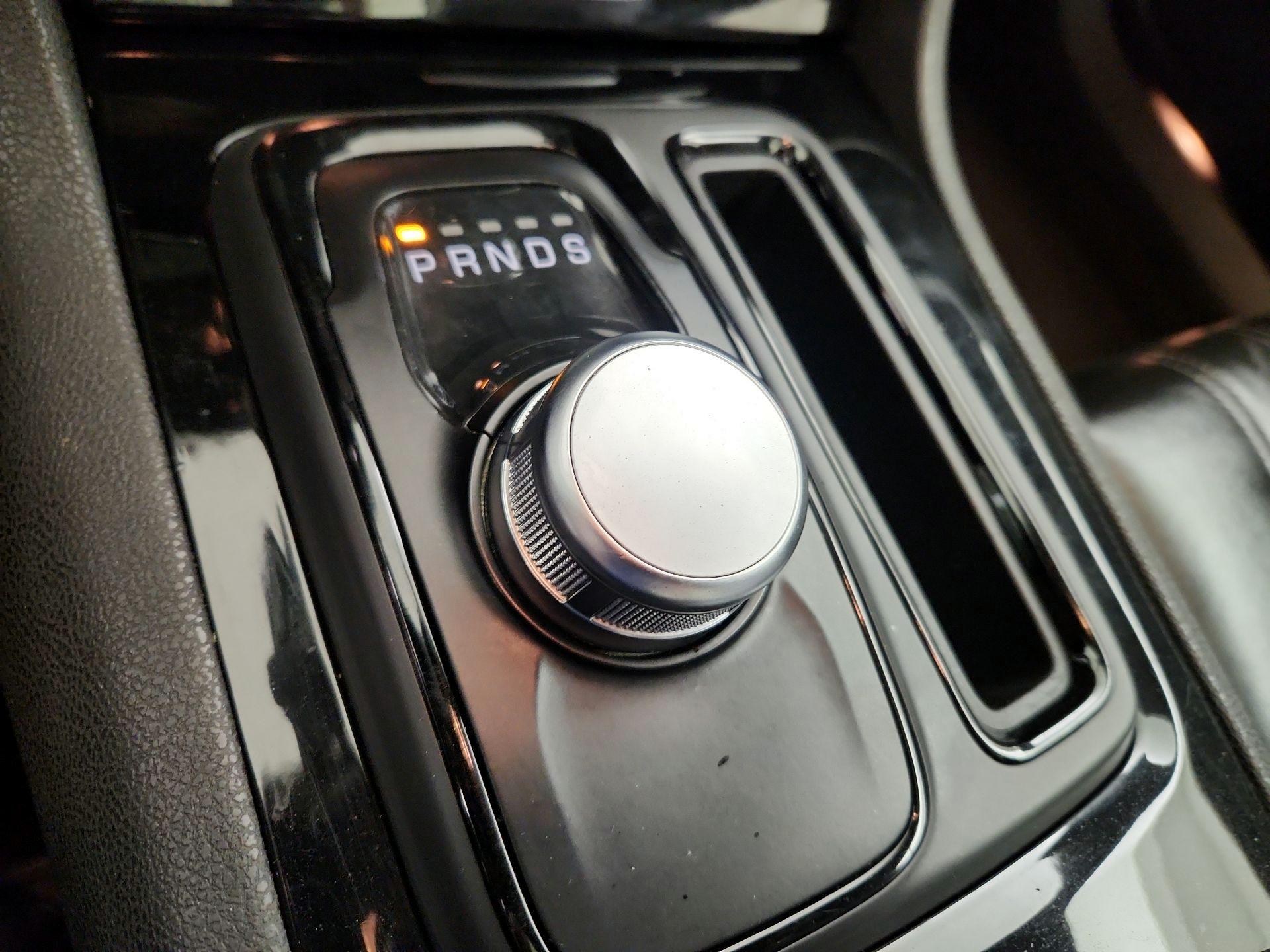 Thumbnail: 2023 Chrysler 300 - 18