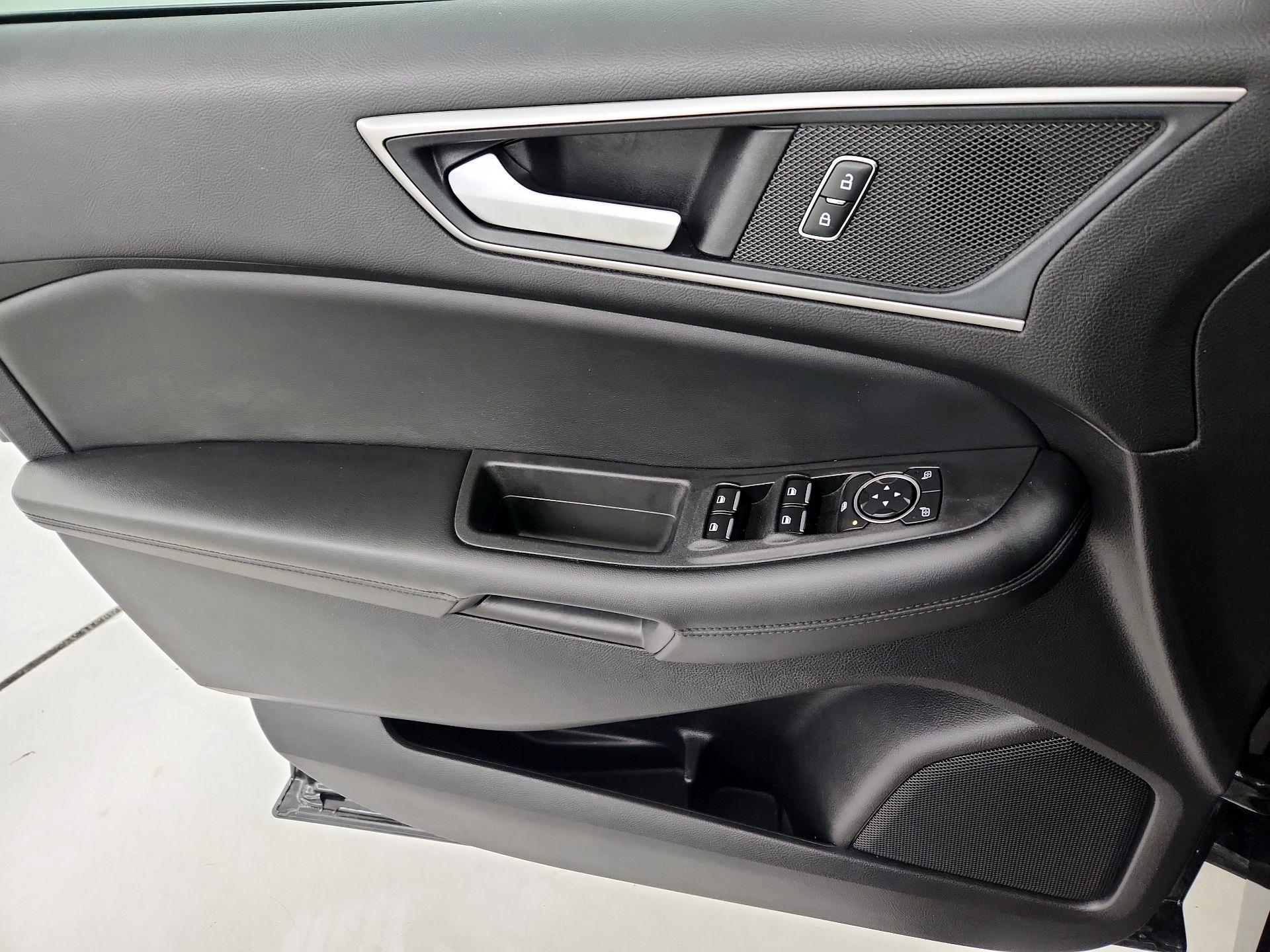 Thumbnail: 2021 Ford Edge - 12