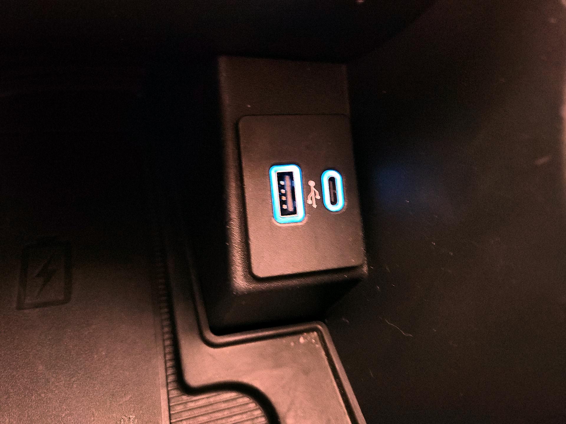 Thumbnail: 2021 Ford Edge - 18