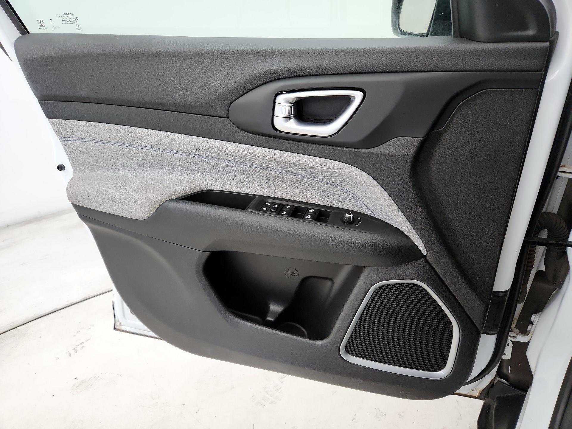 Thumbnail: 2023 Jeep Compass - 12