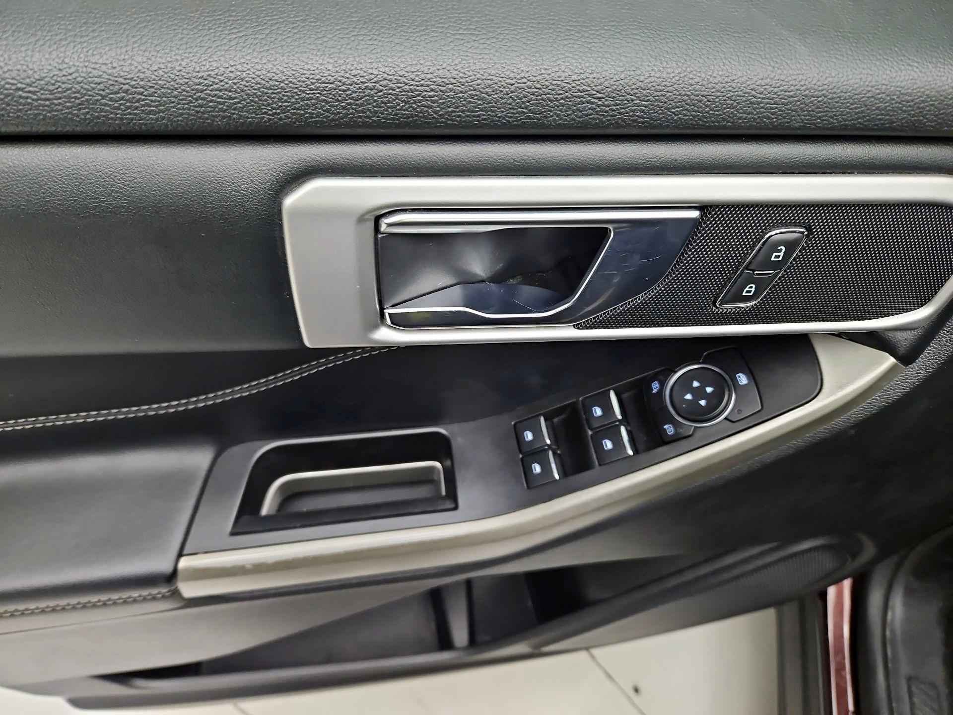 Thumbnail: 2020 Ford Explorer - 12