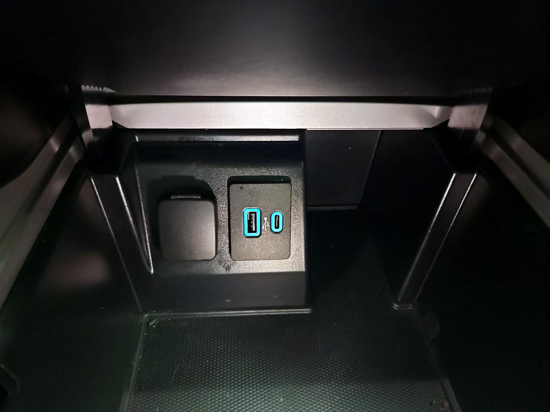 Thumbnail: 2020 Ford Explorer - 18