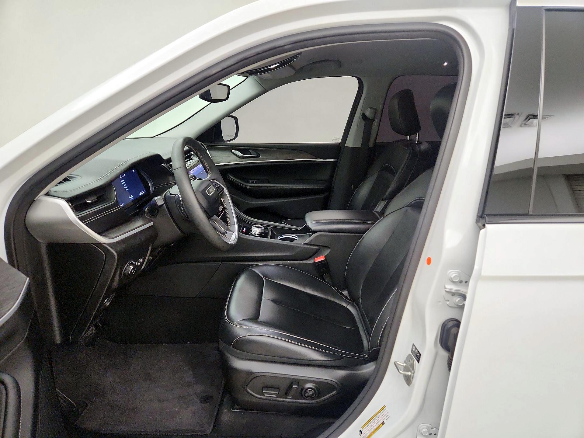 Thumbnail: 2023 Jeep Grand Cherokee - 11