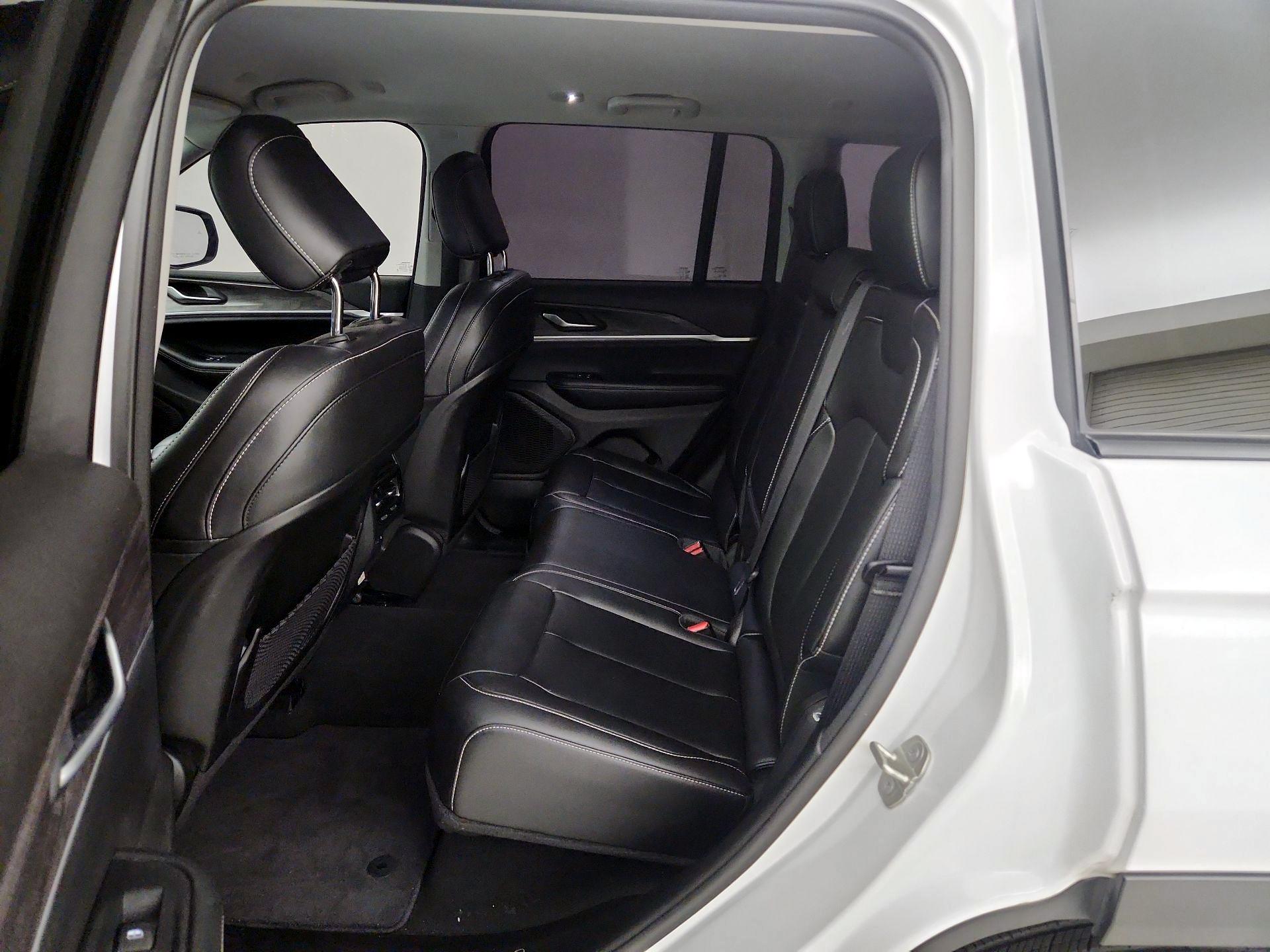 Thumbnail: 2023 Jeep Grand Cherokee - 20