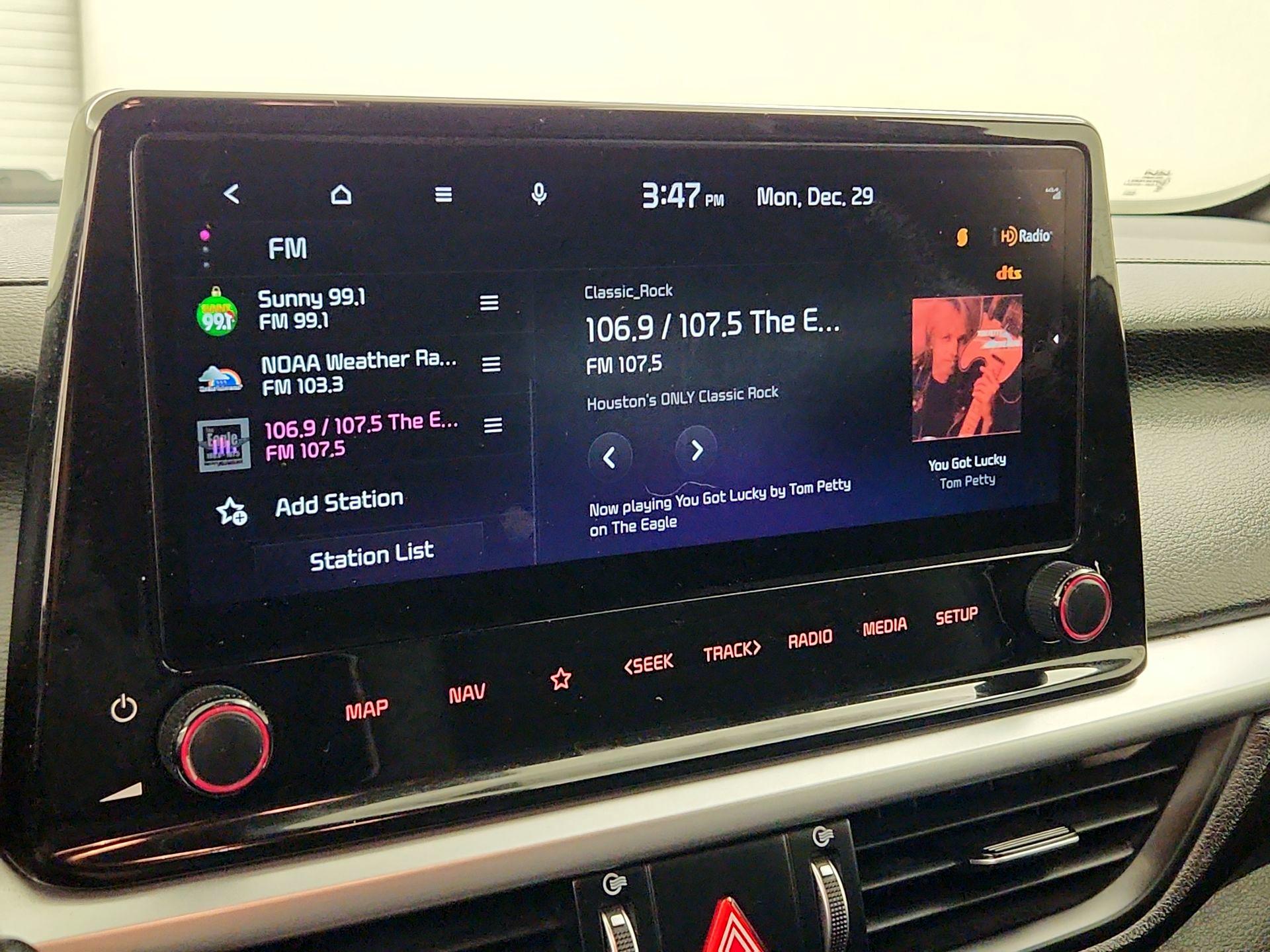 Thumbnail: 2023 Kia Forte - 16