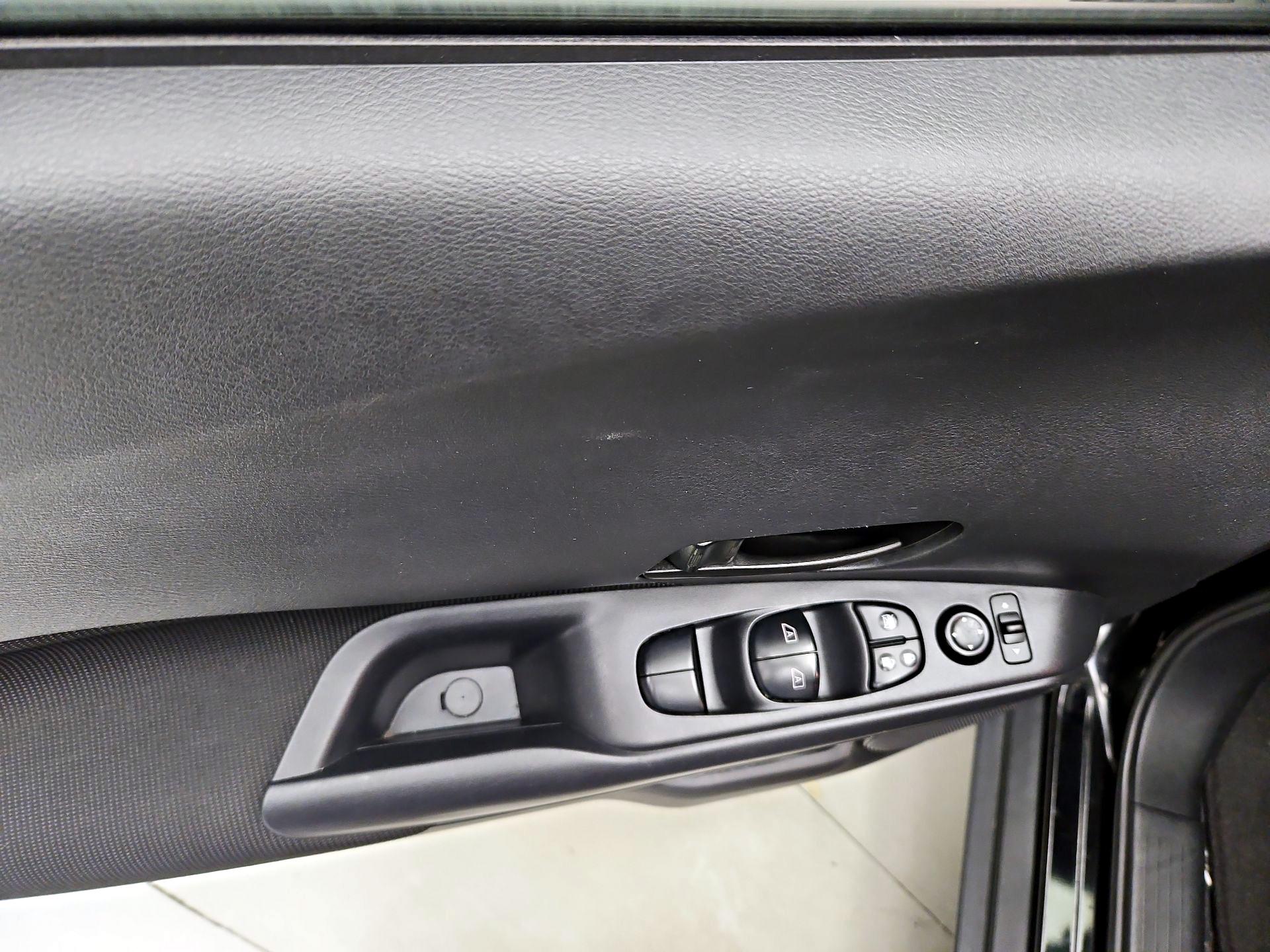 Thumbnail: 2022 Nissan Kicks - 12