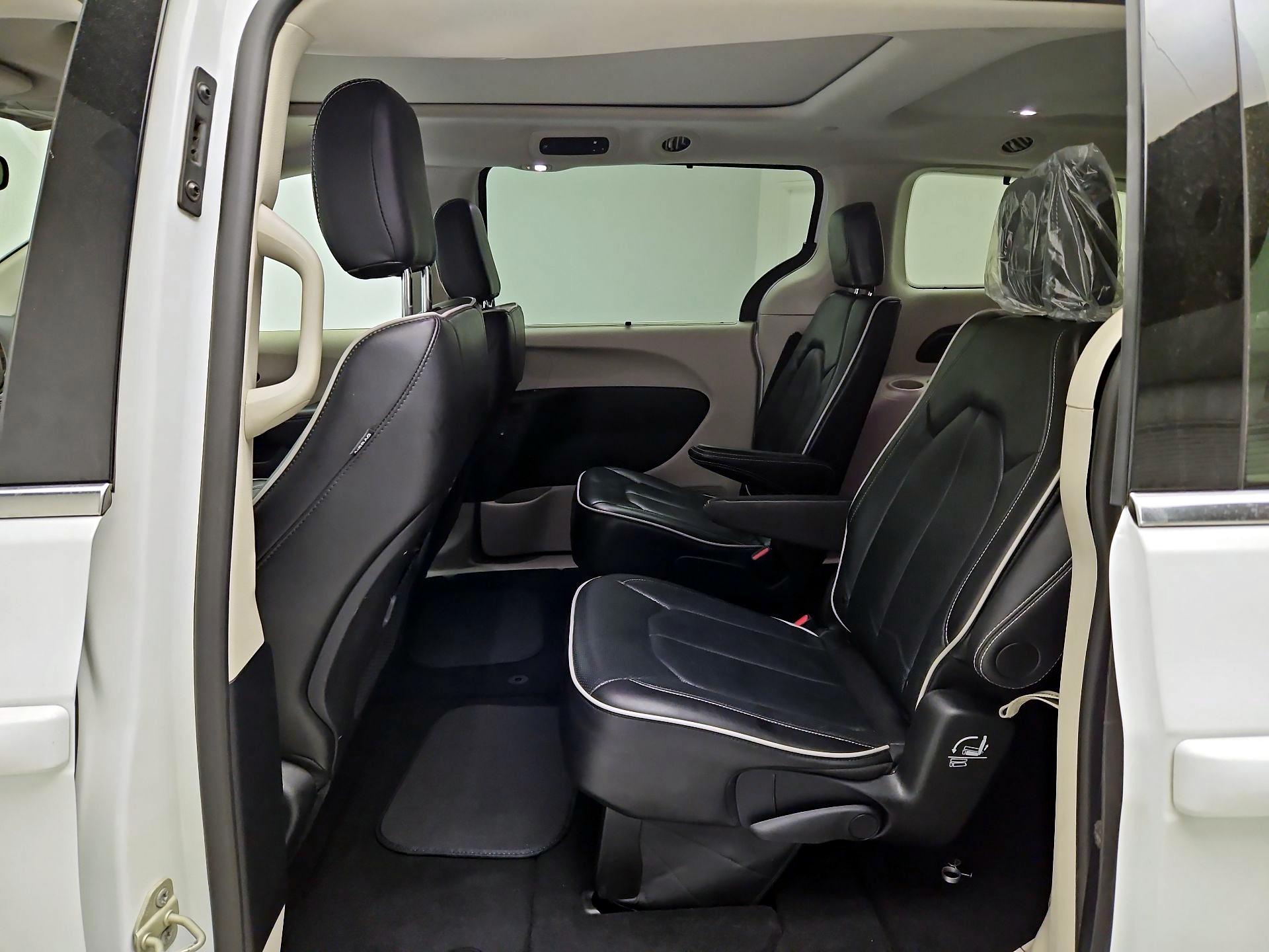 Thumbnail: 2024 Chrysler Pacifica - 18