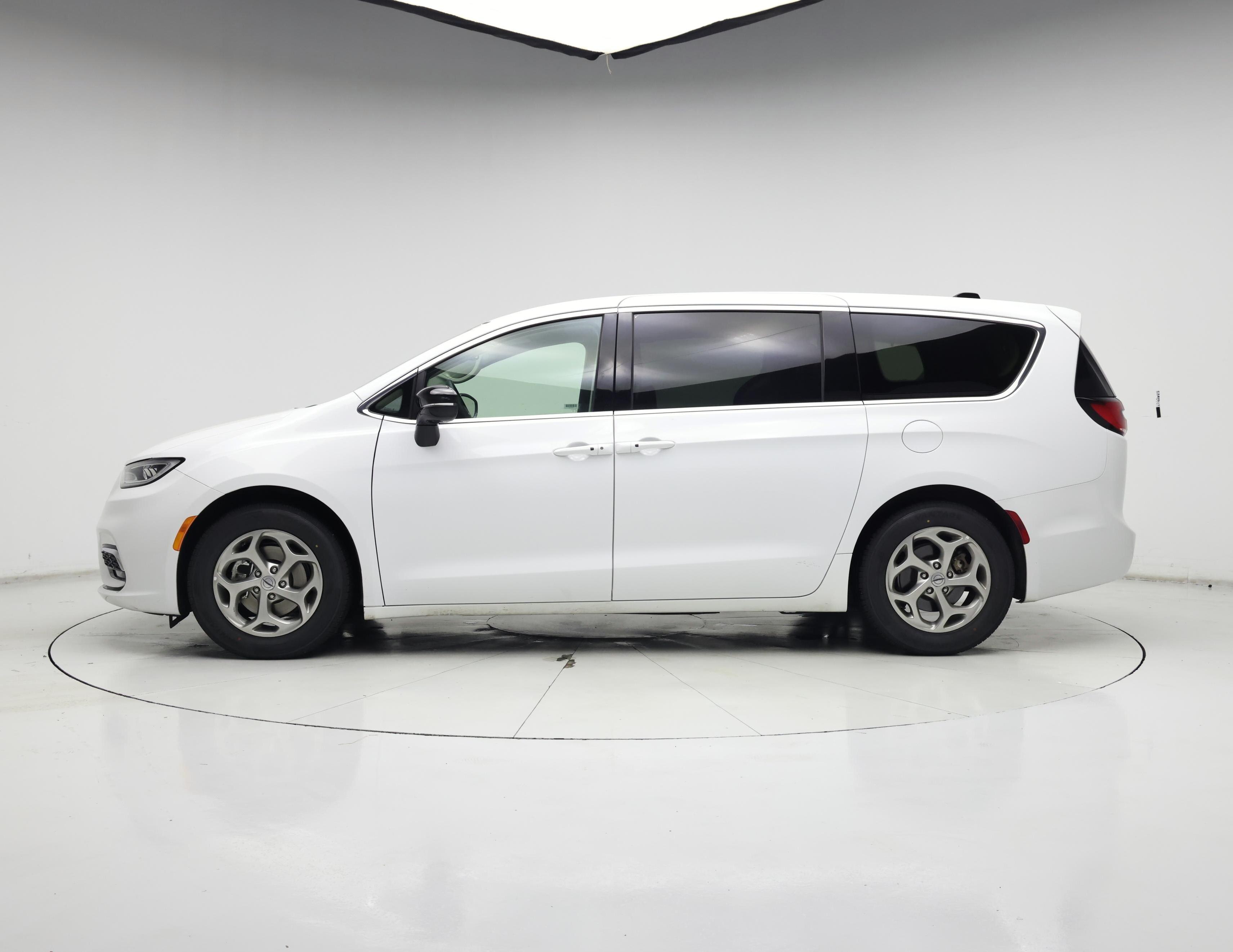 Thumbnail: 2024 Chrysler Pacifica - 3