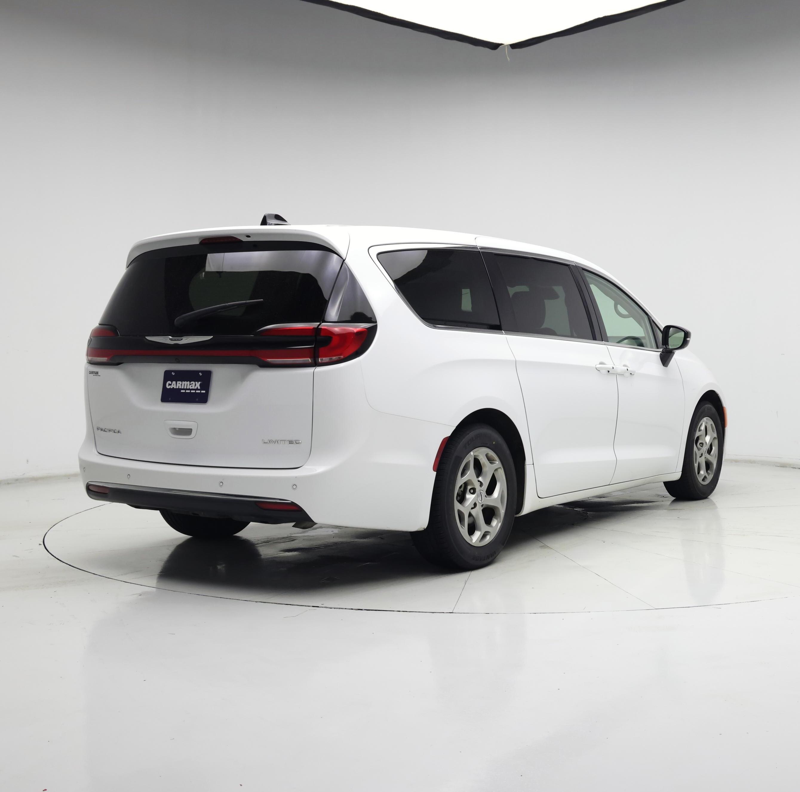 Thumbnail: 2024 Chrysler Pacifica - 8