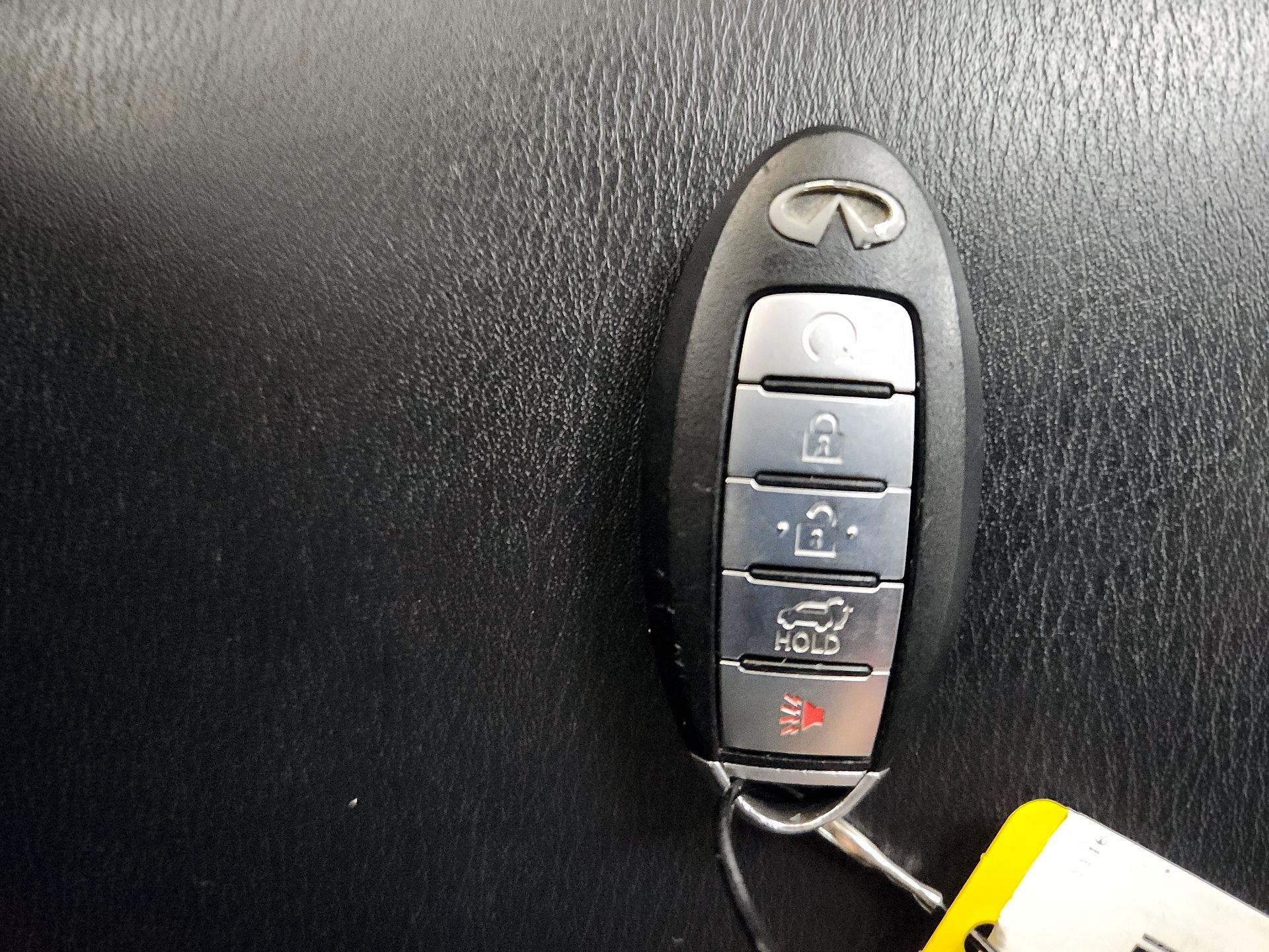 Thumbnail: 2022 INFINITI QX80 - 18