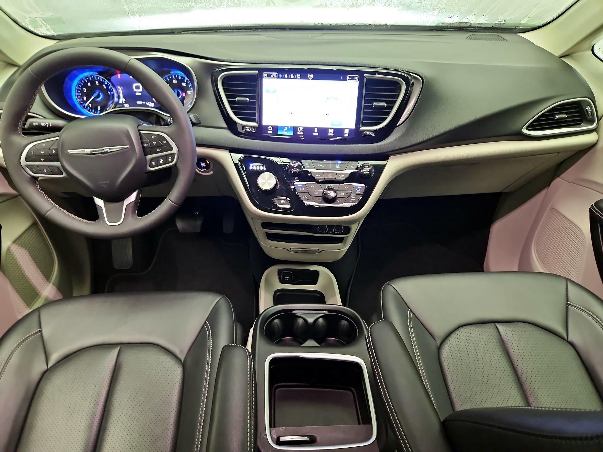 Thumbnail: 2024 Chrysler Pacifica - 9