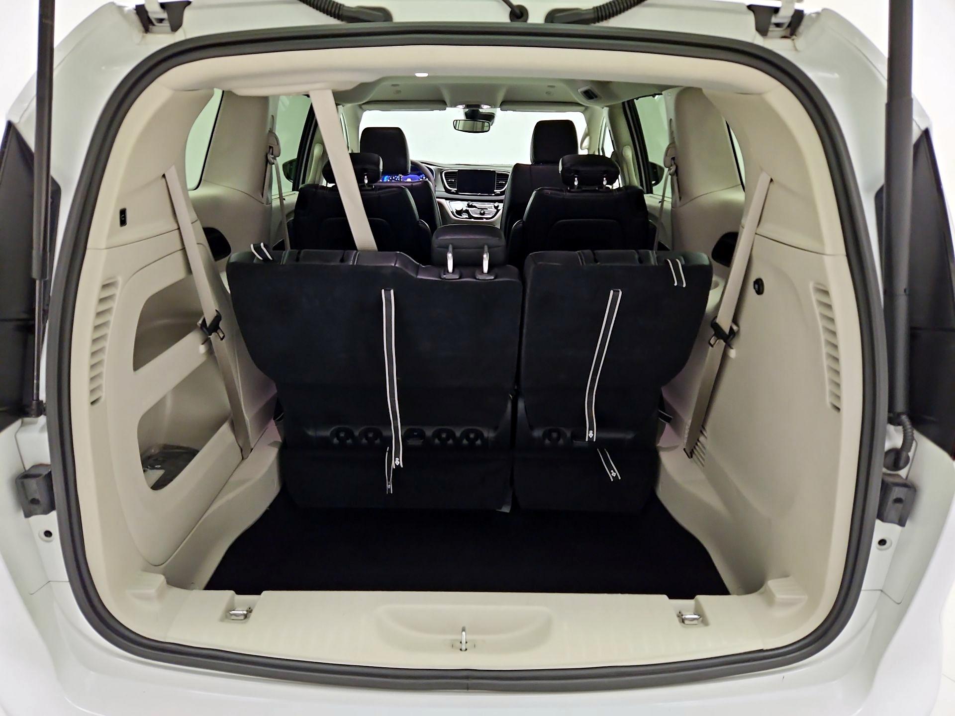 Thumbnail: 2024 Chrysler Pacifica - 18