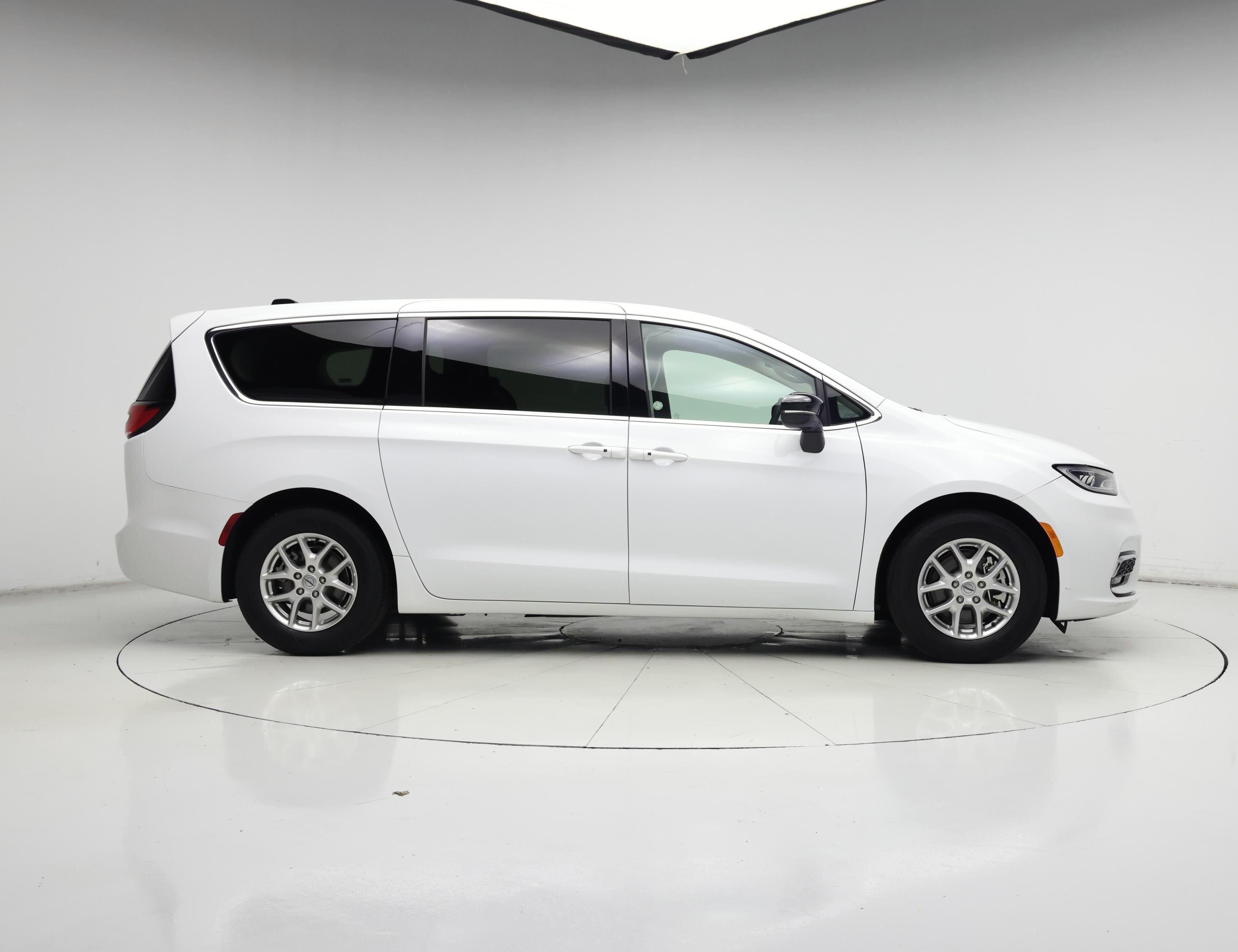 Thumbnail: 2024 Chrysler Pacifica - 7