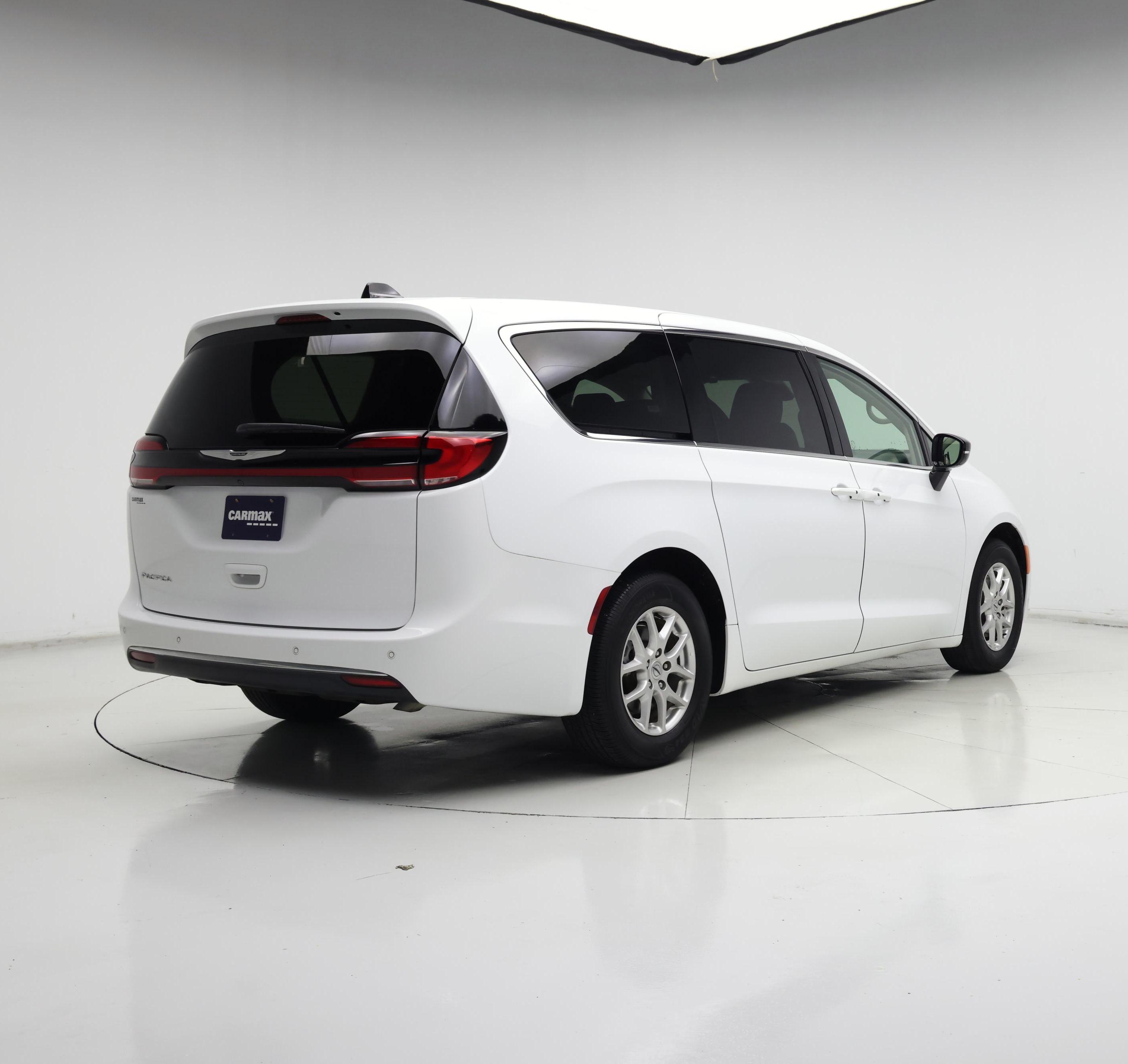 Thumbnail: 2024 Chrysler Pacifica - 8