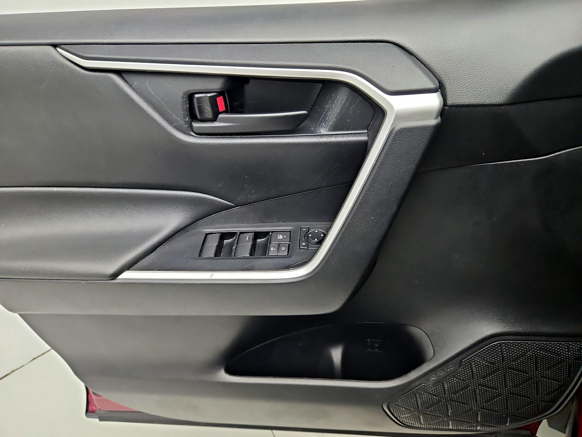 Thumbnail: 2020 Toyota RAV4 - 12