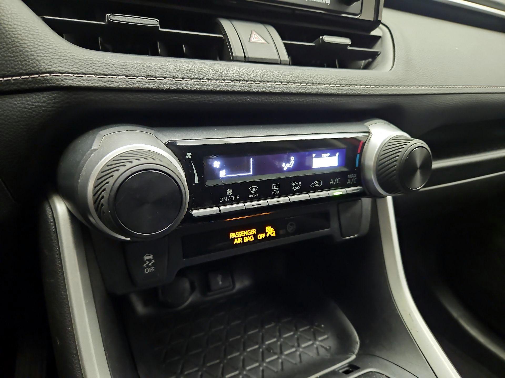 Thumbnail: 2020 Toyota RAV4 - 16