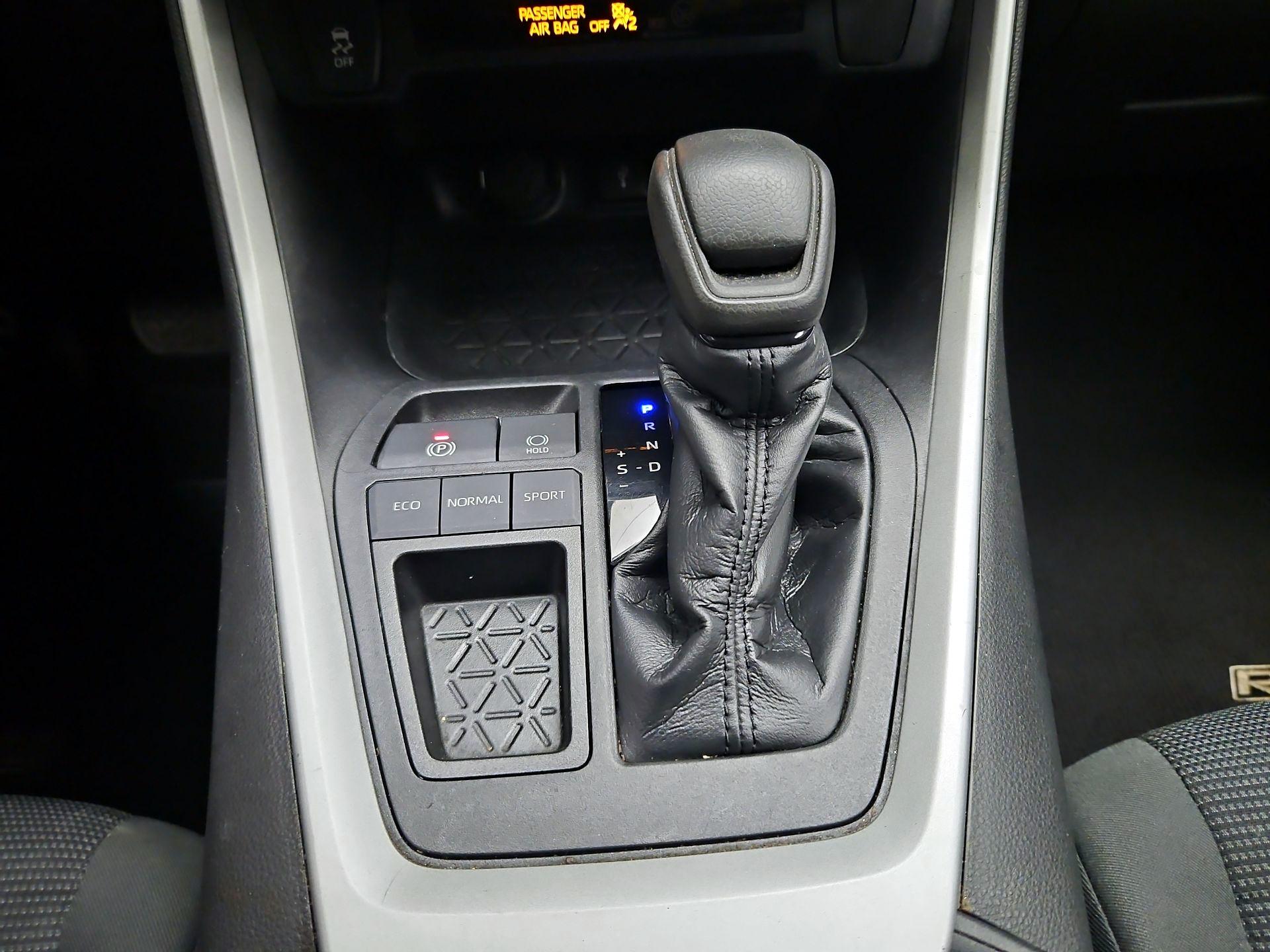 Thumbnail: 2020 Toyota RAV4 - 17