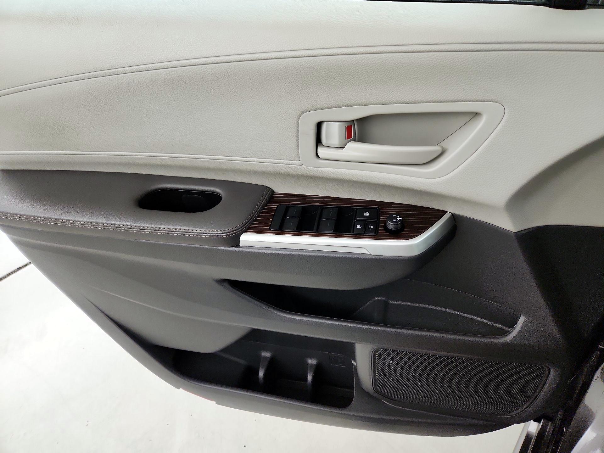 Thumbnail: 2024 Toyota Sienna - 12