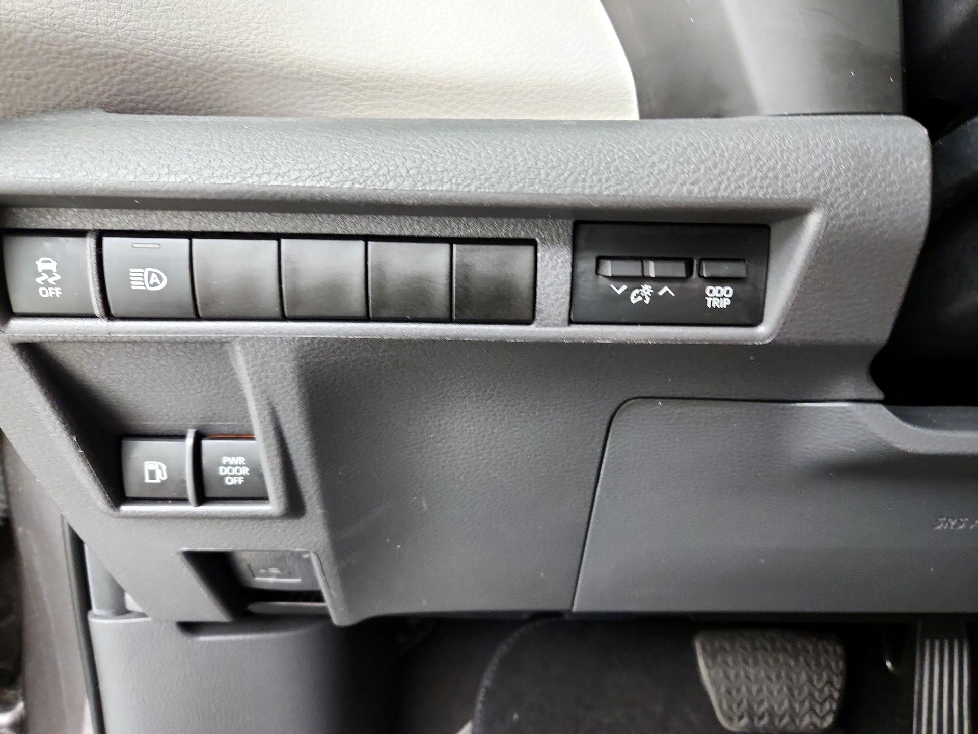 Thumbnail: 2024 Toyota Sienna - 13